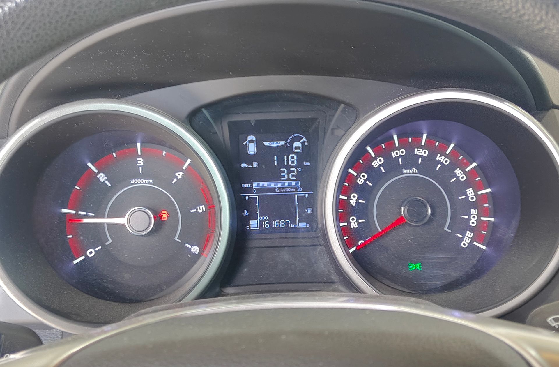 SsangYong Tivoli D16T Premium 4x2 - foto 18