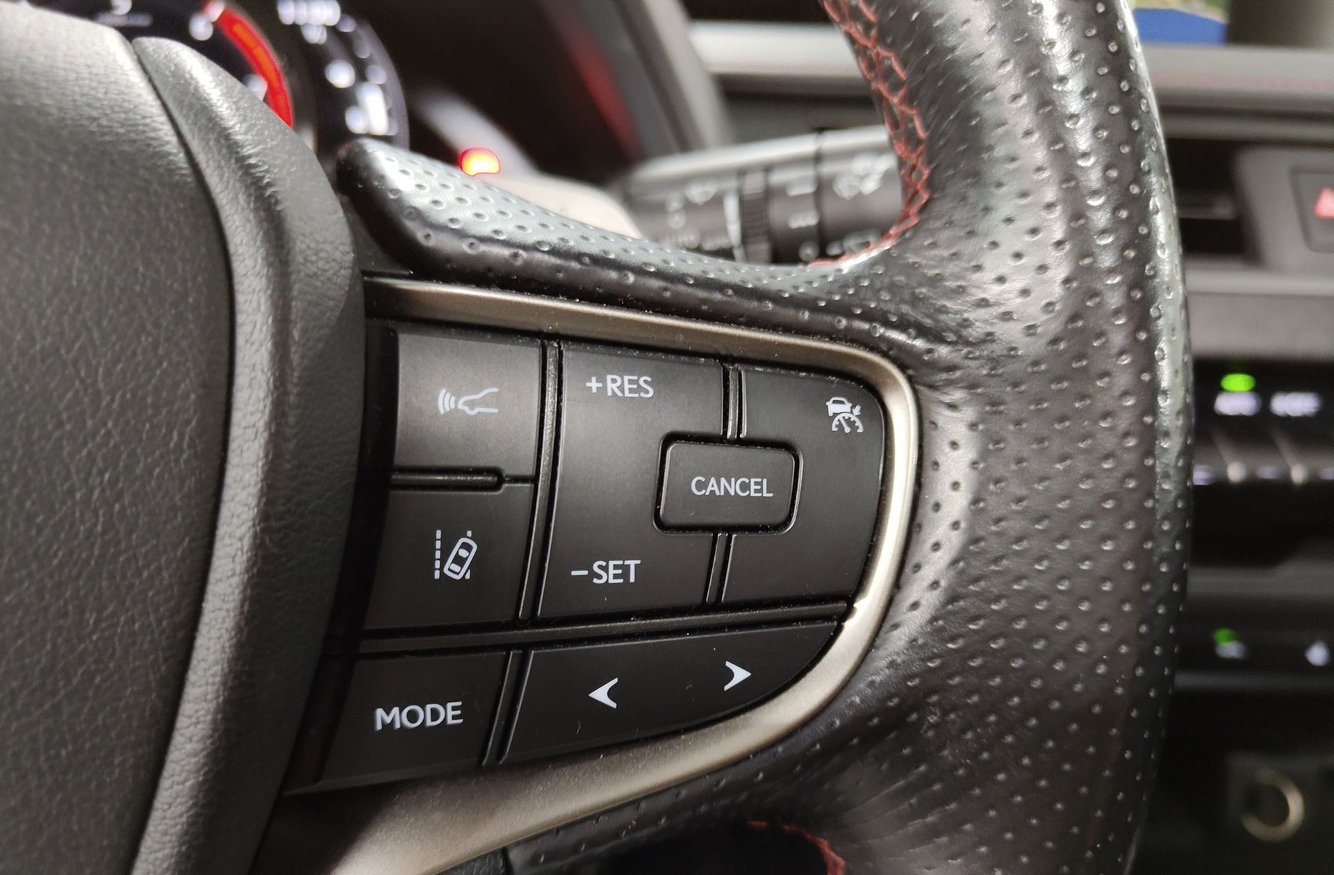 Lexus UX 250h F Sport - foto 37