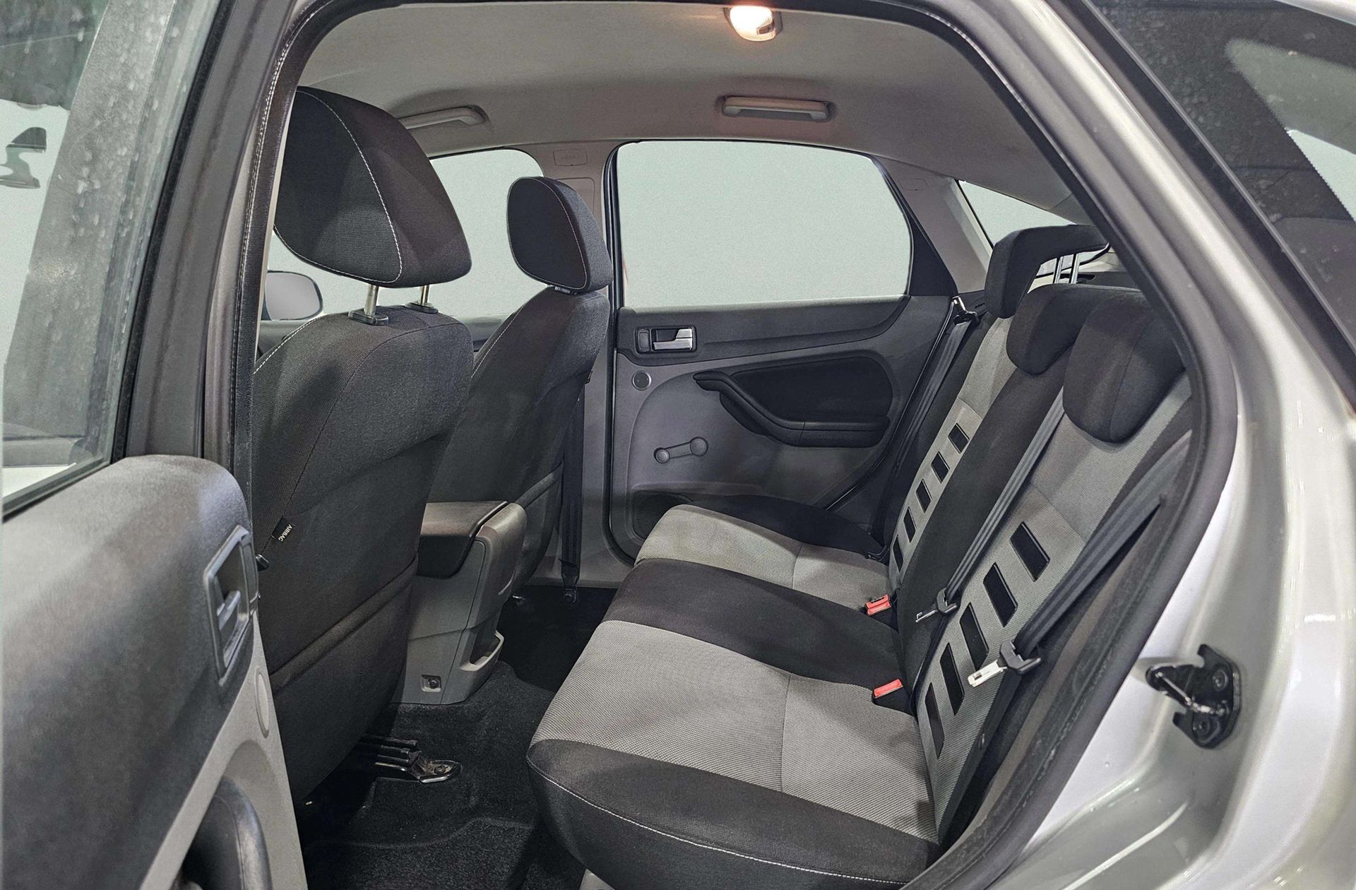 Ford Focus 1.6 TDCi Trend - foto 9