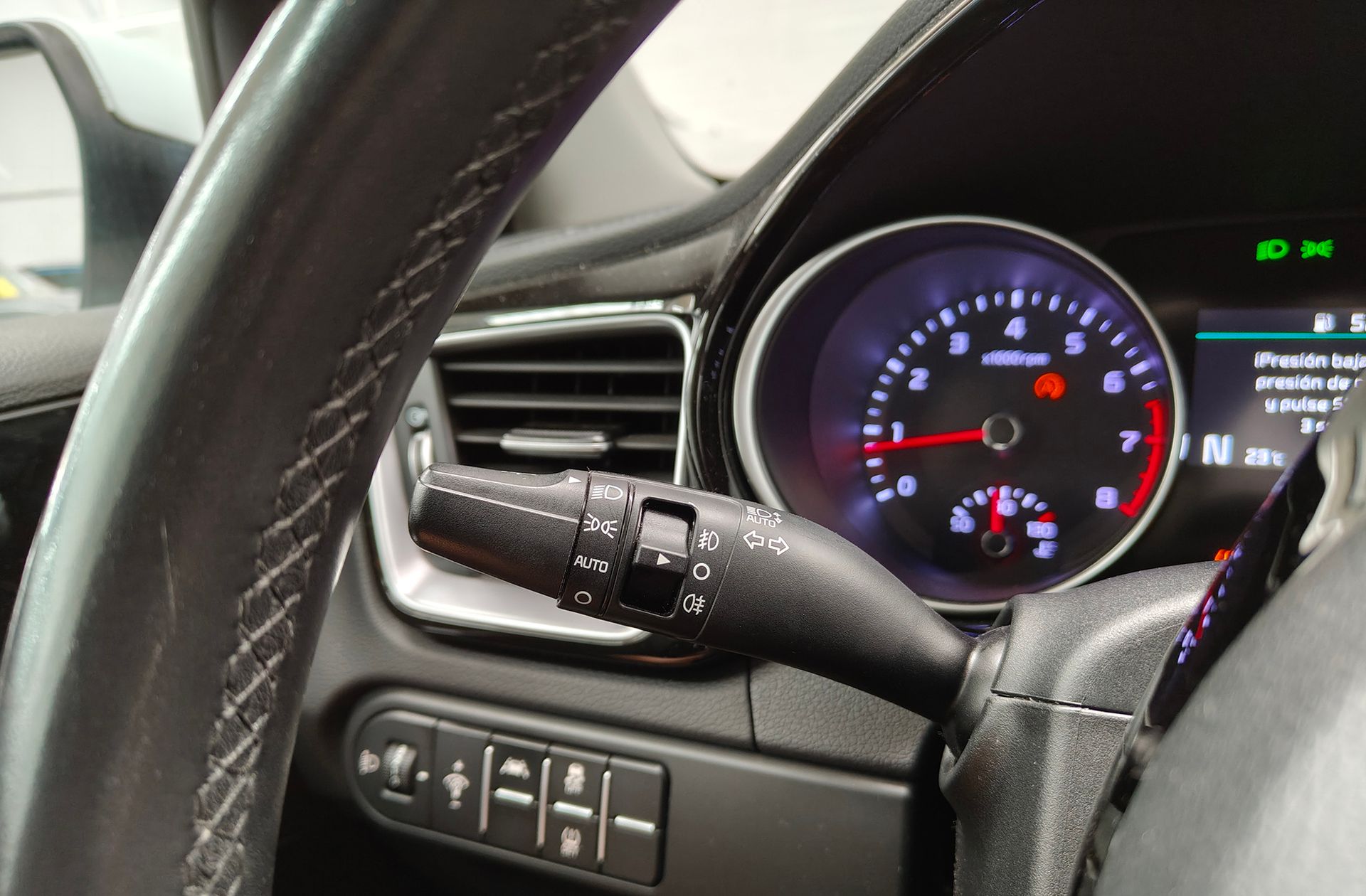 Kia XCeed 1.5 MHEV iMT Tech - foto 28