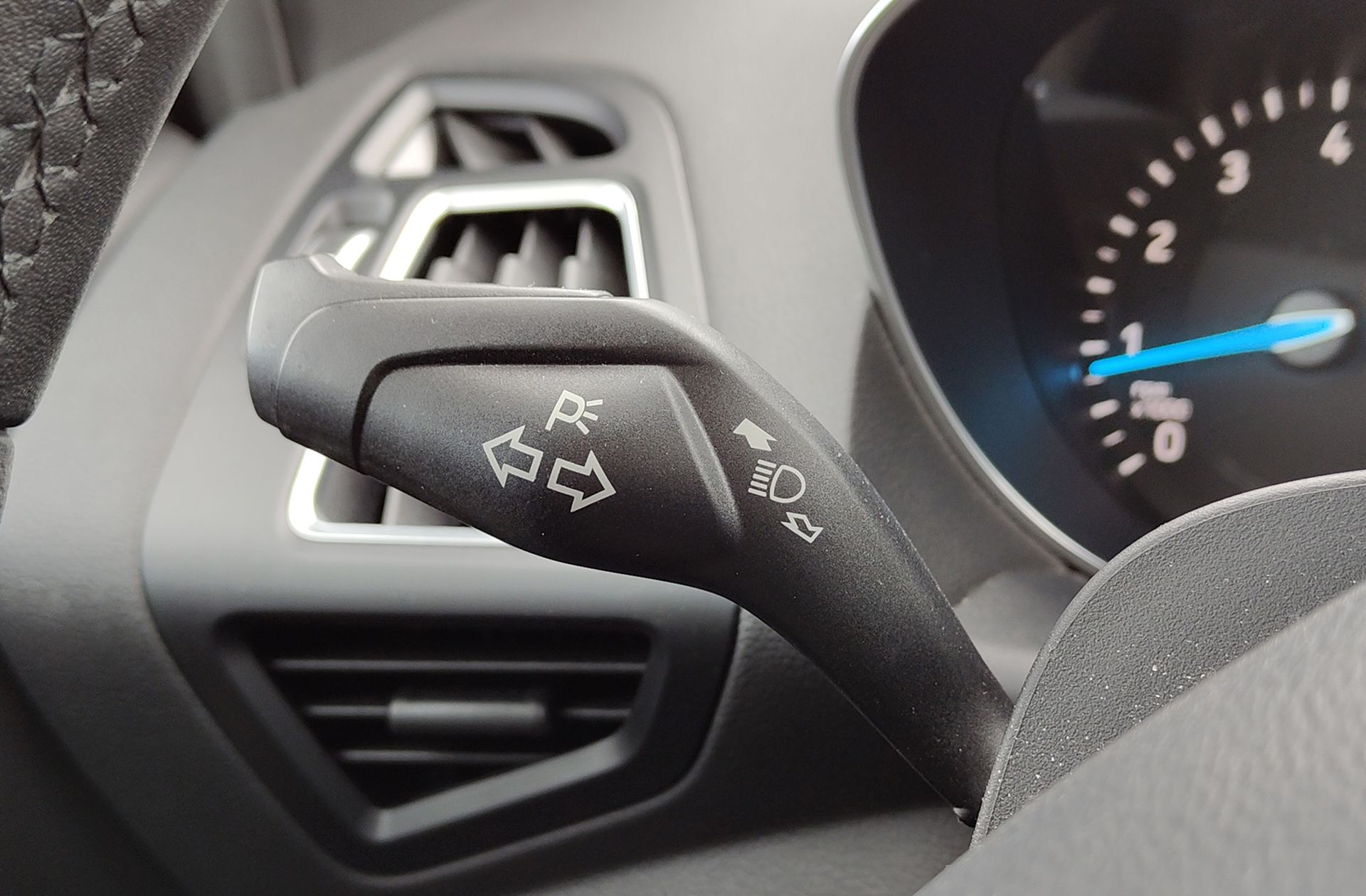 Ford Kuga 1.5 EcoBoost Titanium 4x4 - foto 27