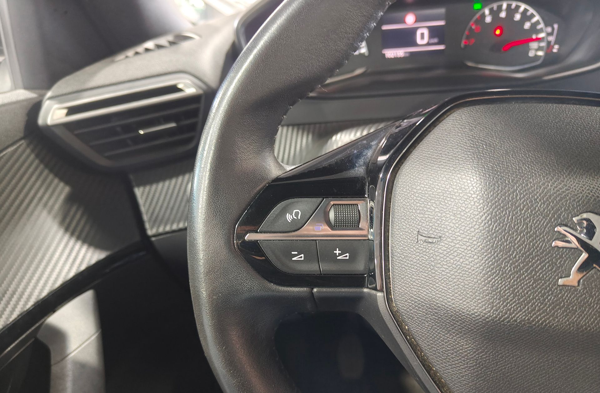 Peugeot 2008 PureTech 100 Allure - foto 31