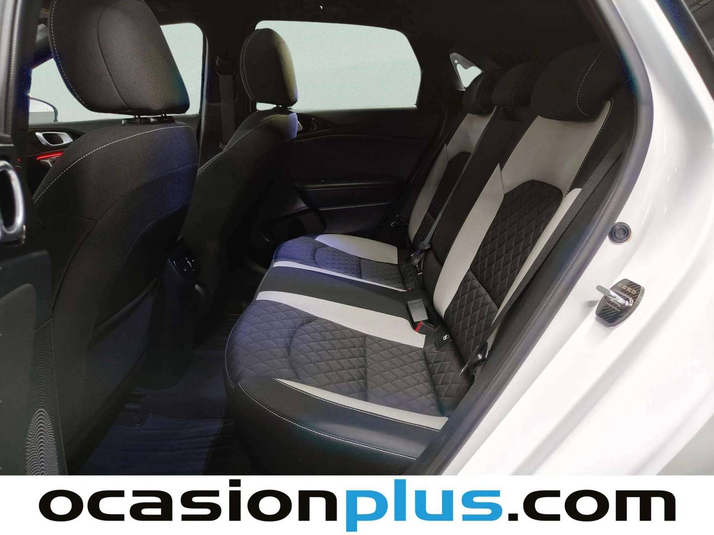 Foto asientos traseros KIA Ceed KIA Ceed 1.5 MHEV GT Line DCT (160 CV)