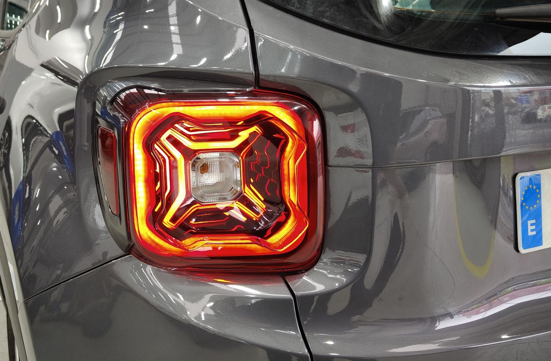 Jeep Renegade eHybrid 1.5 Limited ATX - foto 19