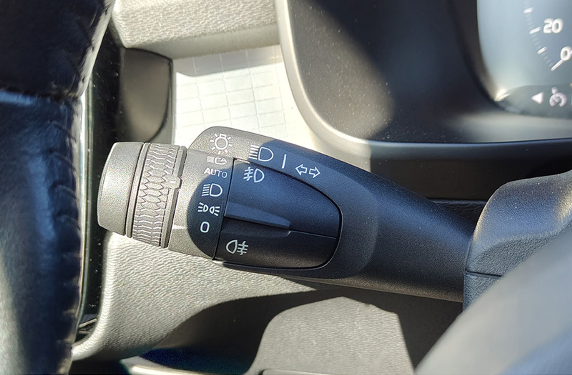 Volvo XC40 D4 Momentum AWD - foto 26
