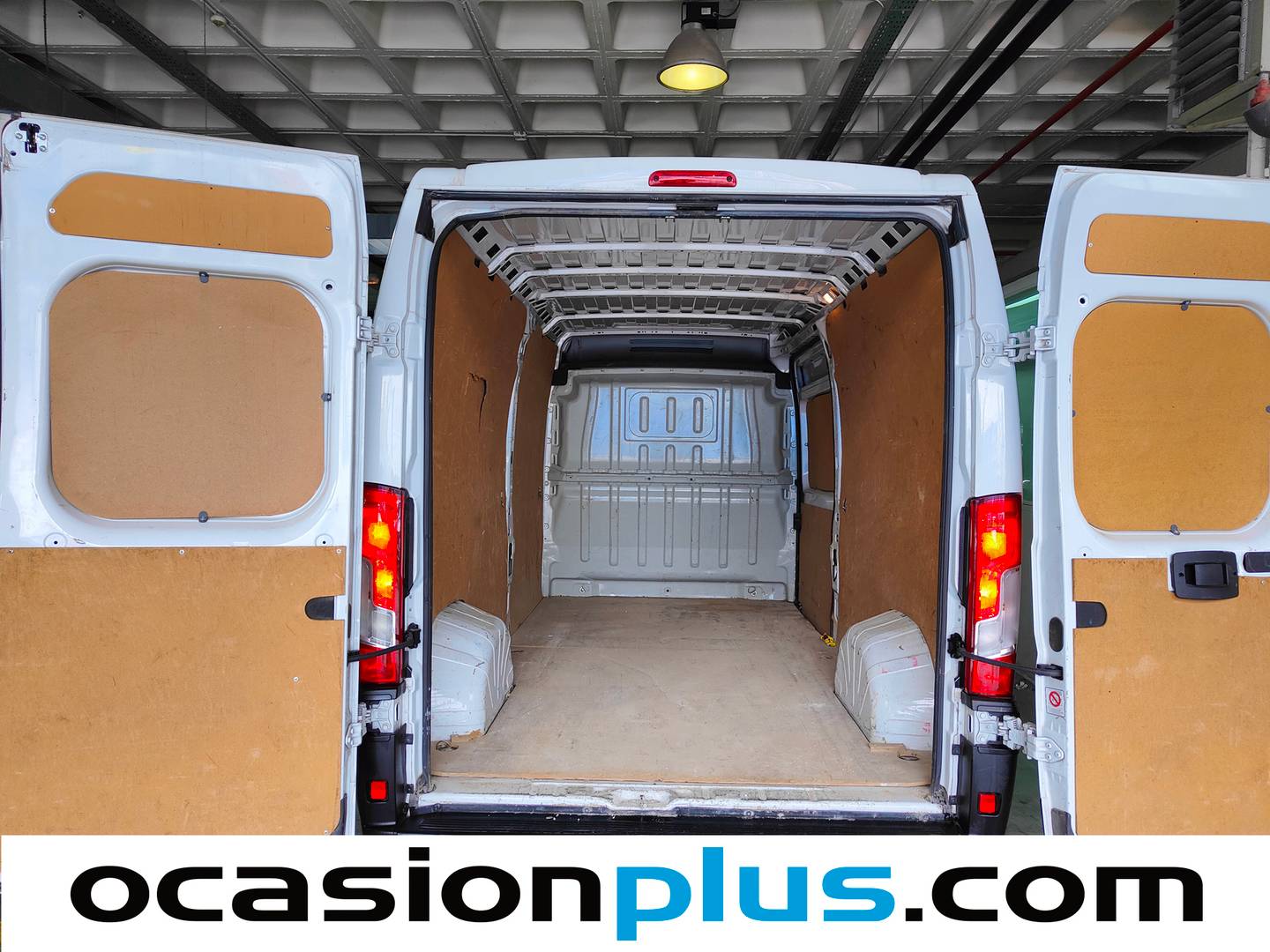 Foto asientos traseros Peugeot Boxer Peugeot Boxer Furgon BlueHDi 140 S&S 335 L3H2 (140 CV)