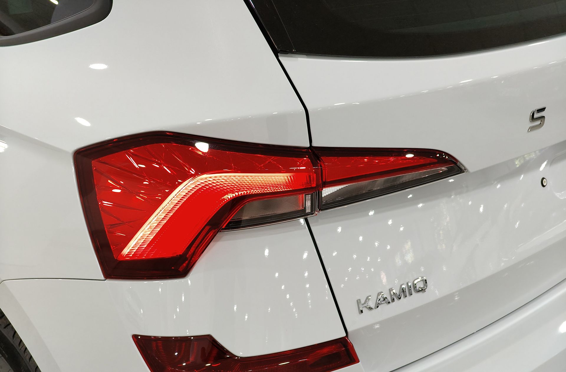 Škoda Kamiq 1.0 TSI Selection DSG - foto 17