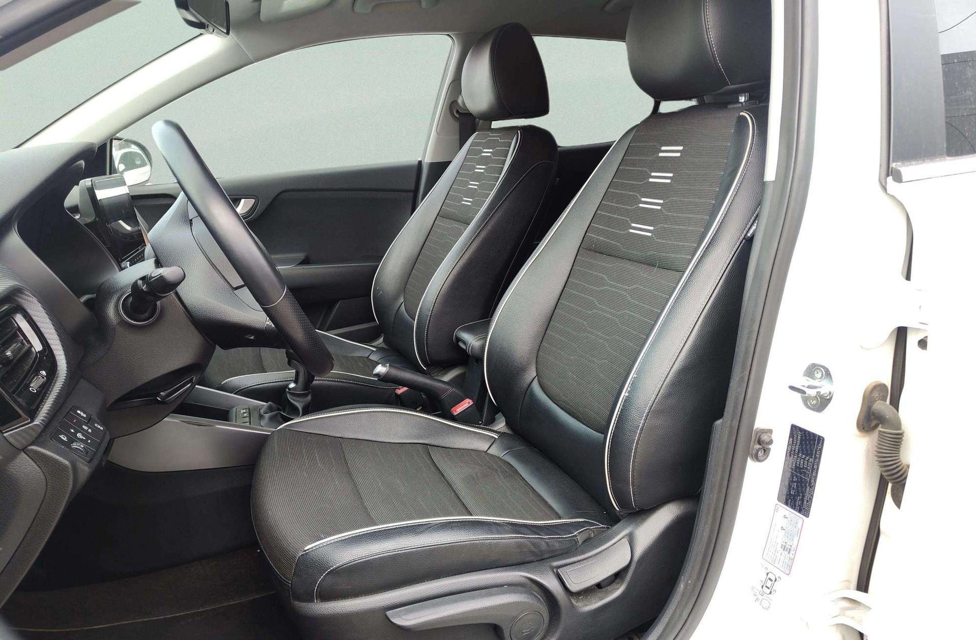 Kia Stonic 1.0 T-GDi MHEV iMT GT Line - foto 12