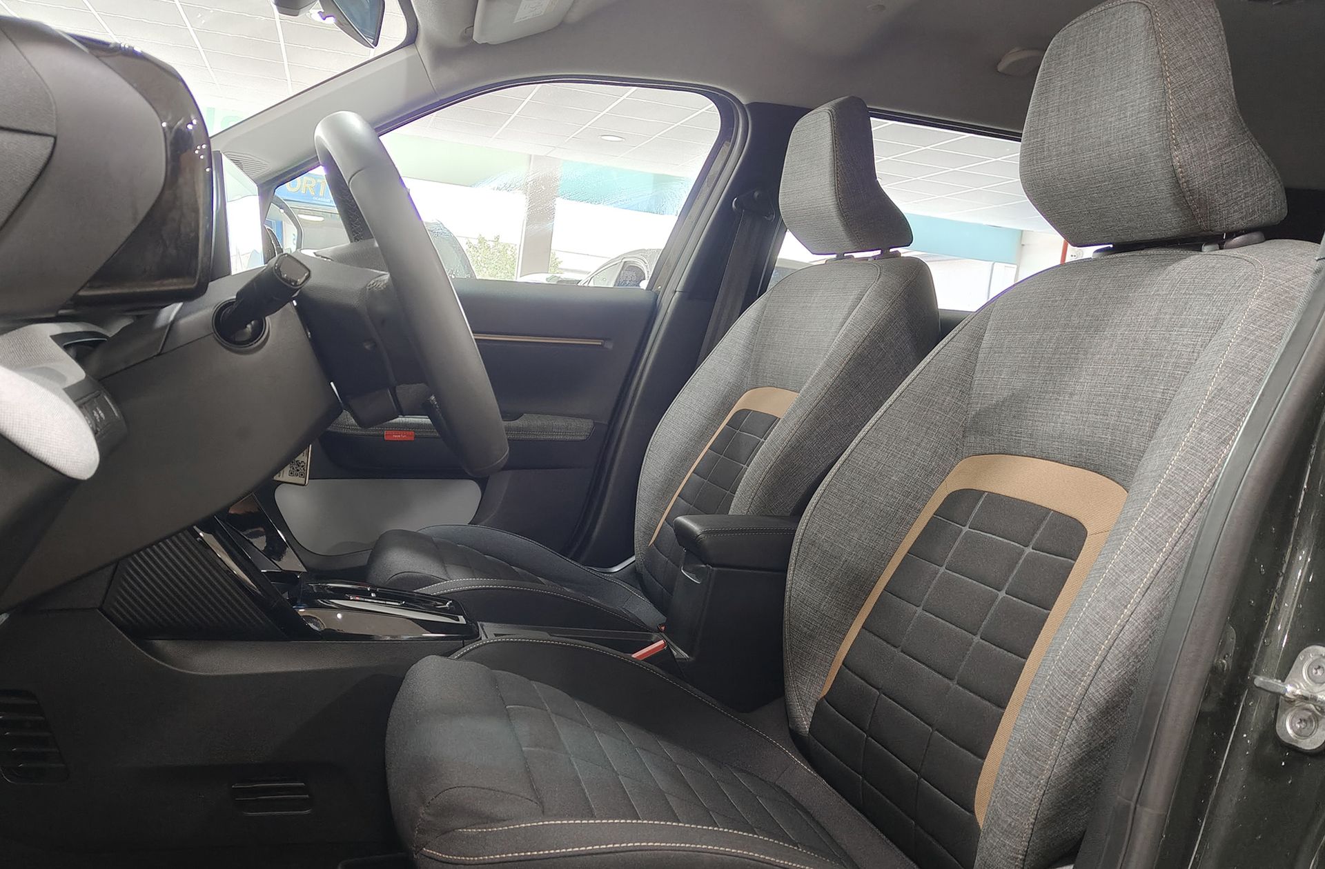 Citroën C3 Aircross Hybrid 145 Plus e-DCS6 - foto 10