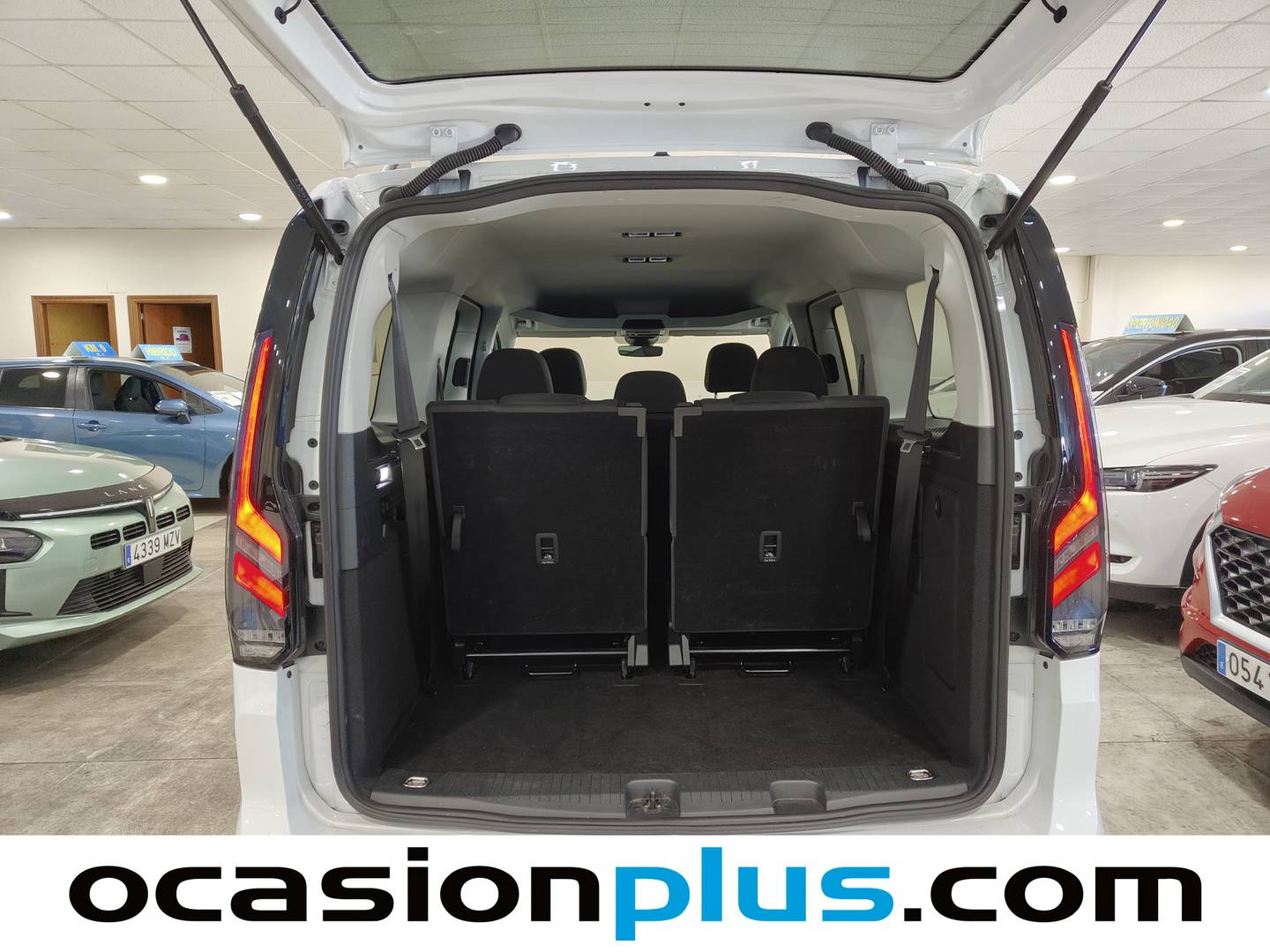 Foto Ford Grand Tourneo Connect Ford Grand Tourneo Connect 2.0 Ecoblue Titanium Auto (122 CV)  7 PLAZAS