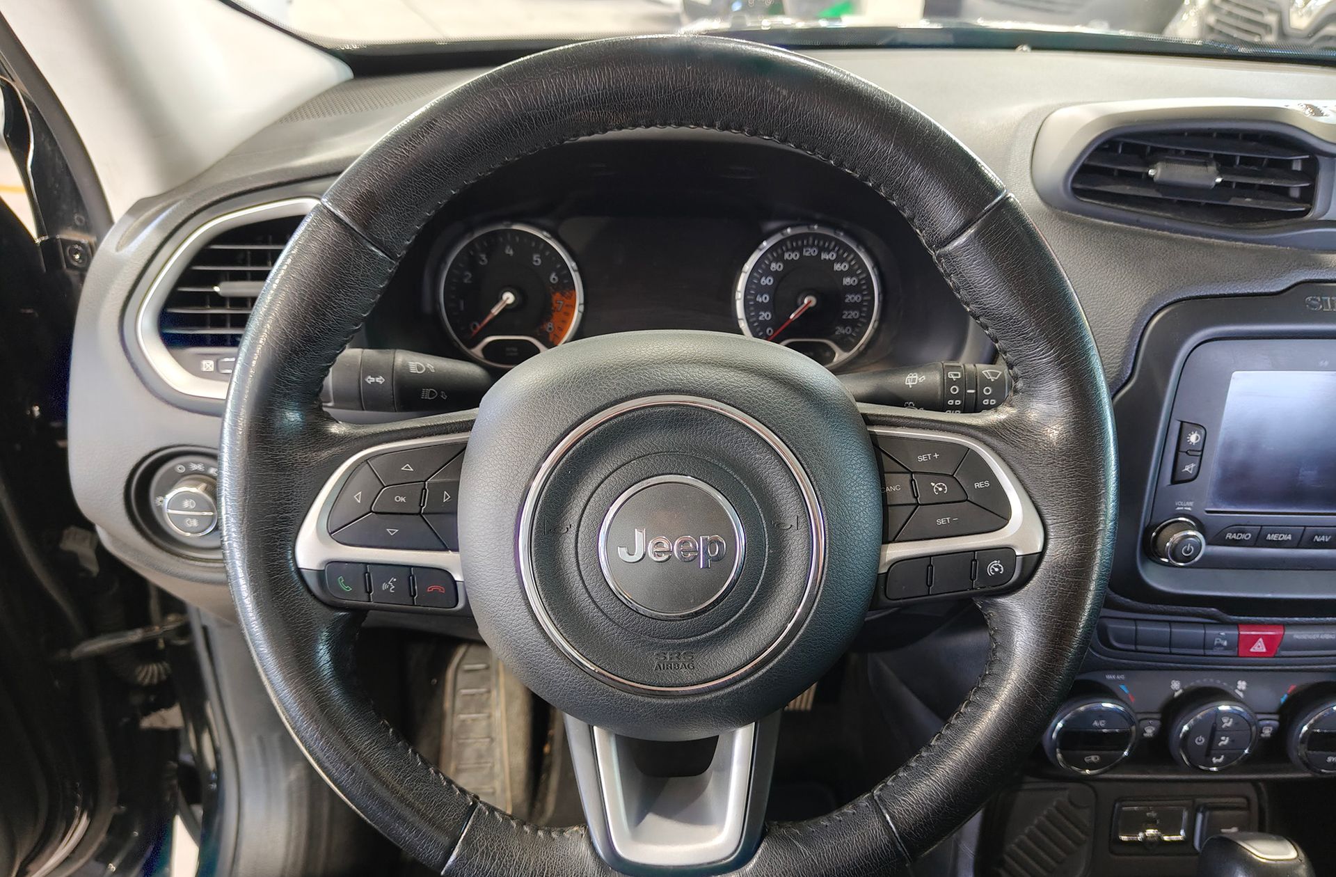 Jeep Renegade 1.4 MultiAir Limited 4x2 Ddct - foto 21