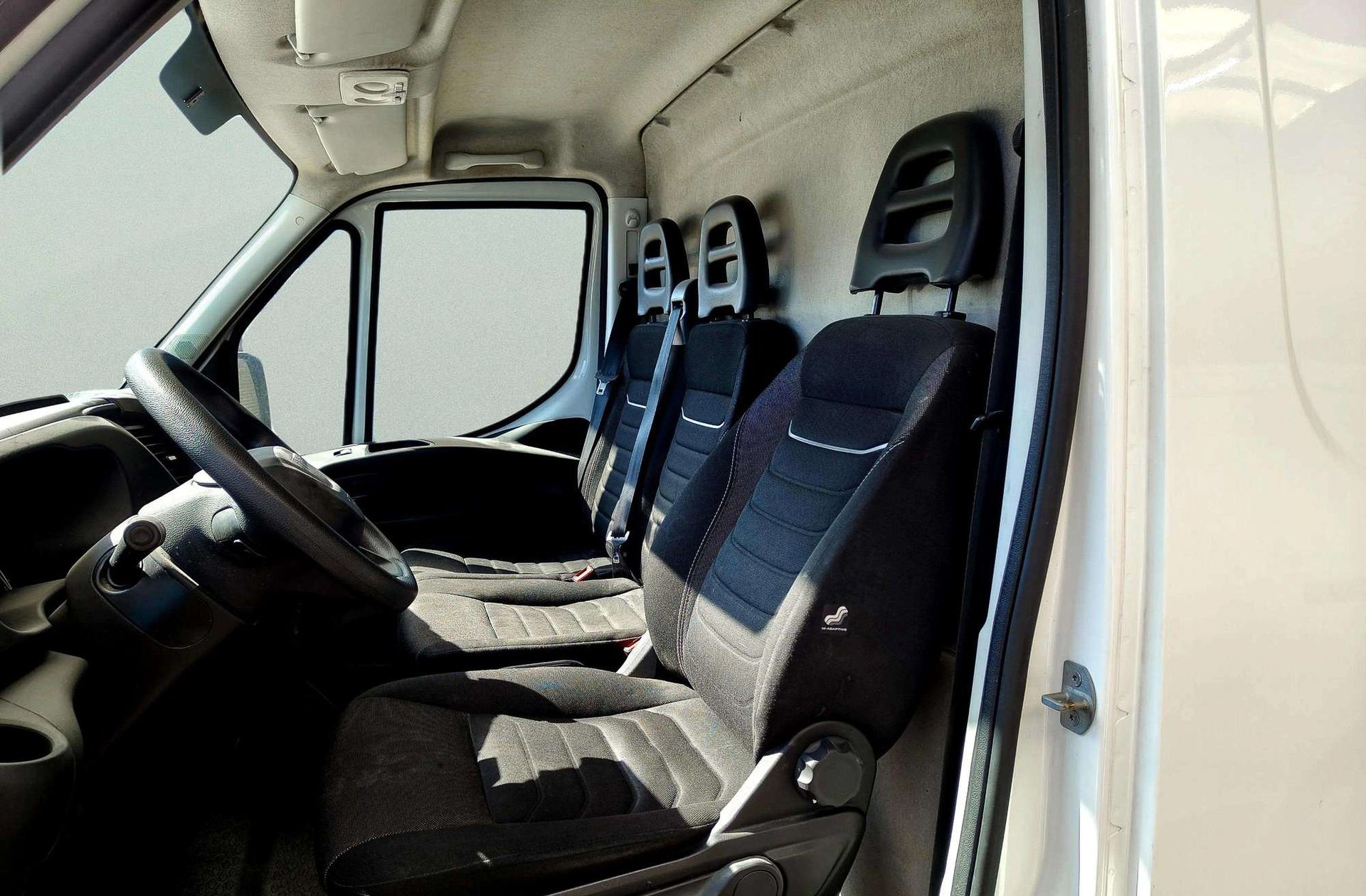 Iveco Daily Furgon 35S 16H V 3520/H2 3 plazas - foto 8