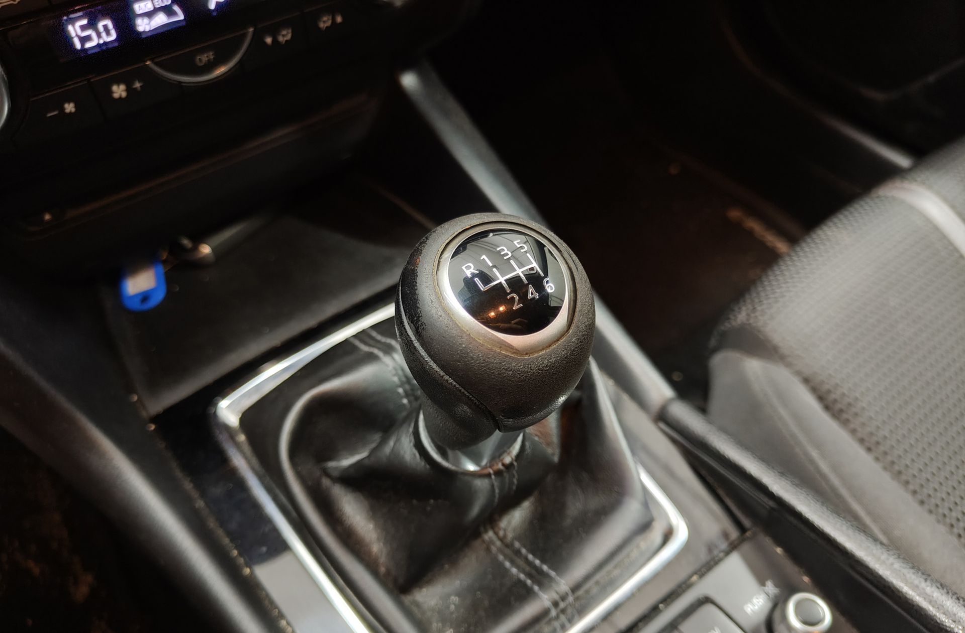 Mazda Mazda3 2.0 GE Black Tech Edition - foto 5