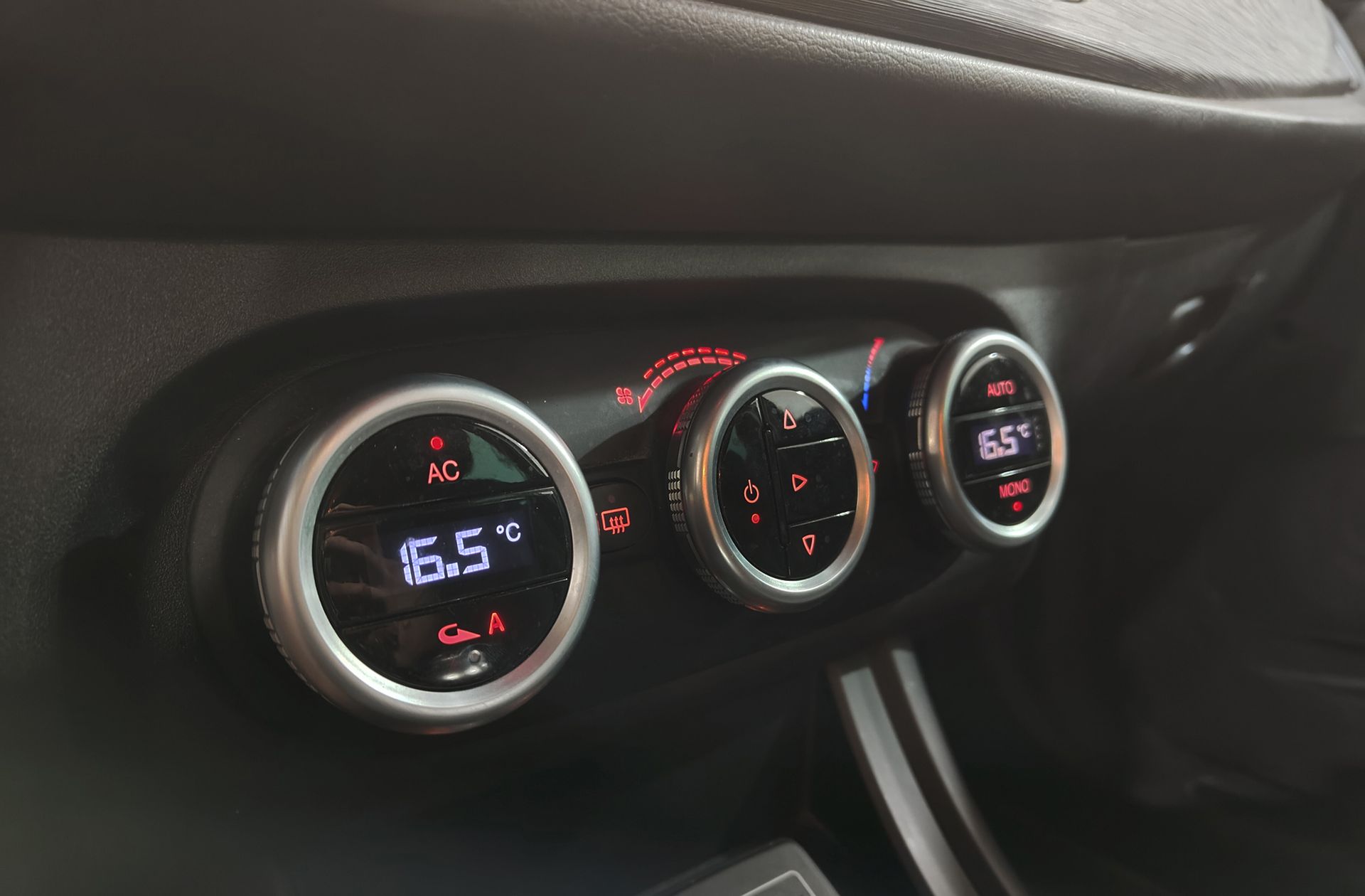 Alfa Romeo Giulietta 1.6 JTD Super - foto 29