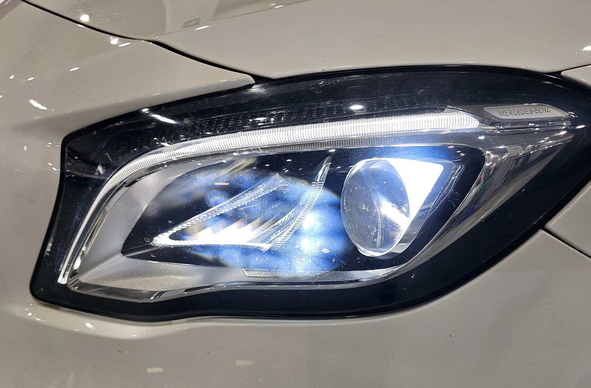 Mercedes-Benz GLA 180 Pack AMG - foto 16