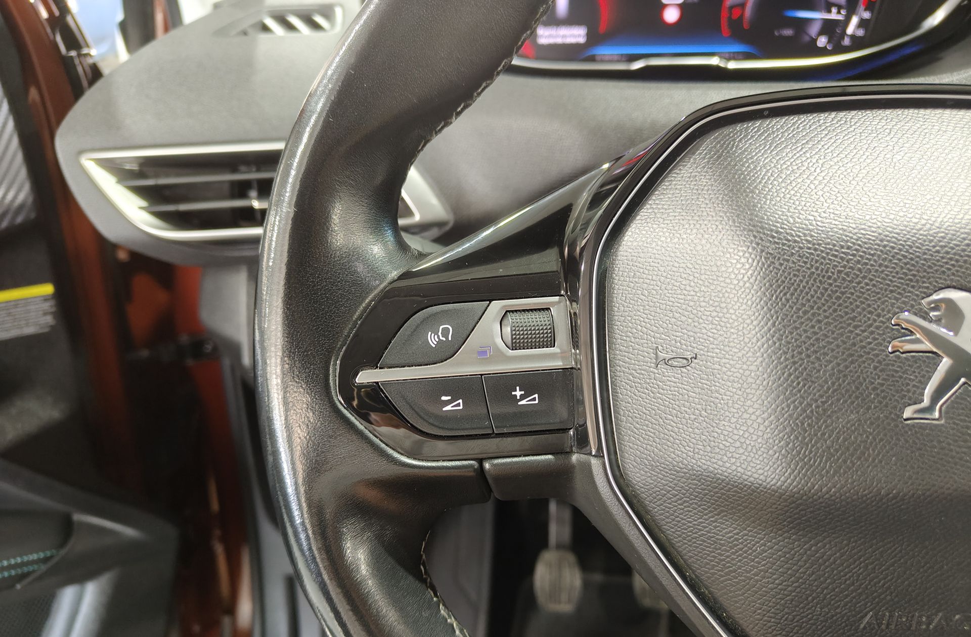 Peugeot 5008 PureTech 130 Allure 7 plazas - foto 31