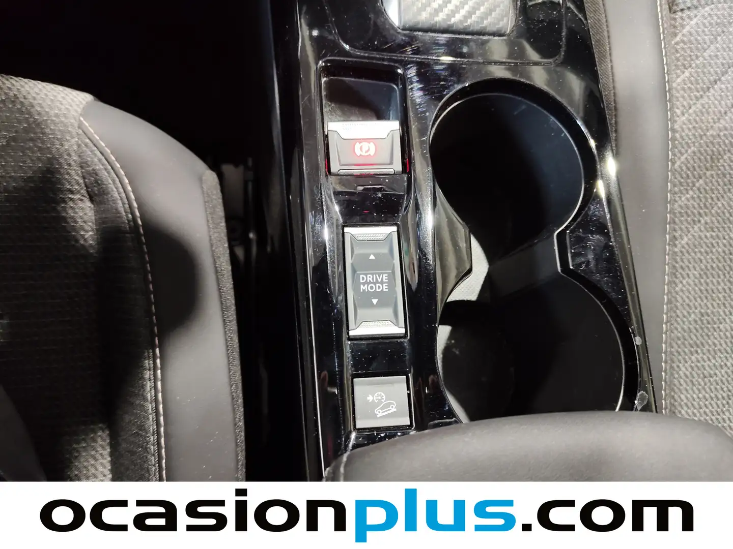 Foto Peugeot 2008 Peugeot 2008 Allure Hybrid eDCS6  (136 CV)