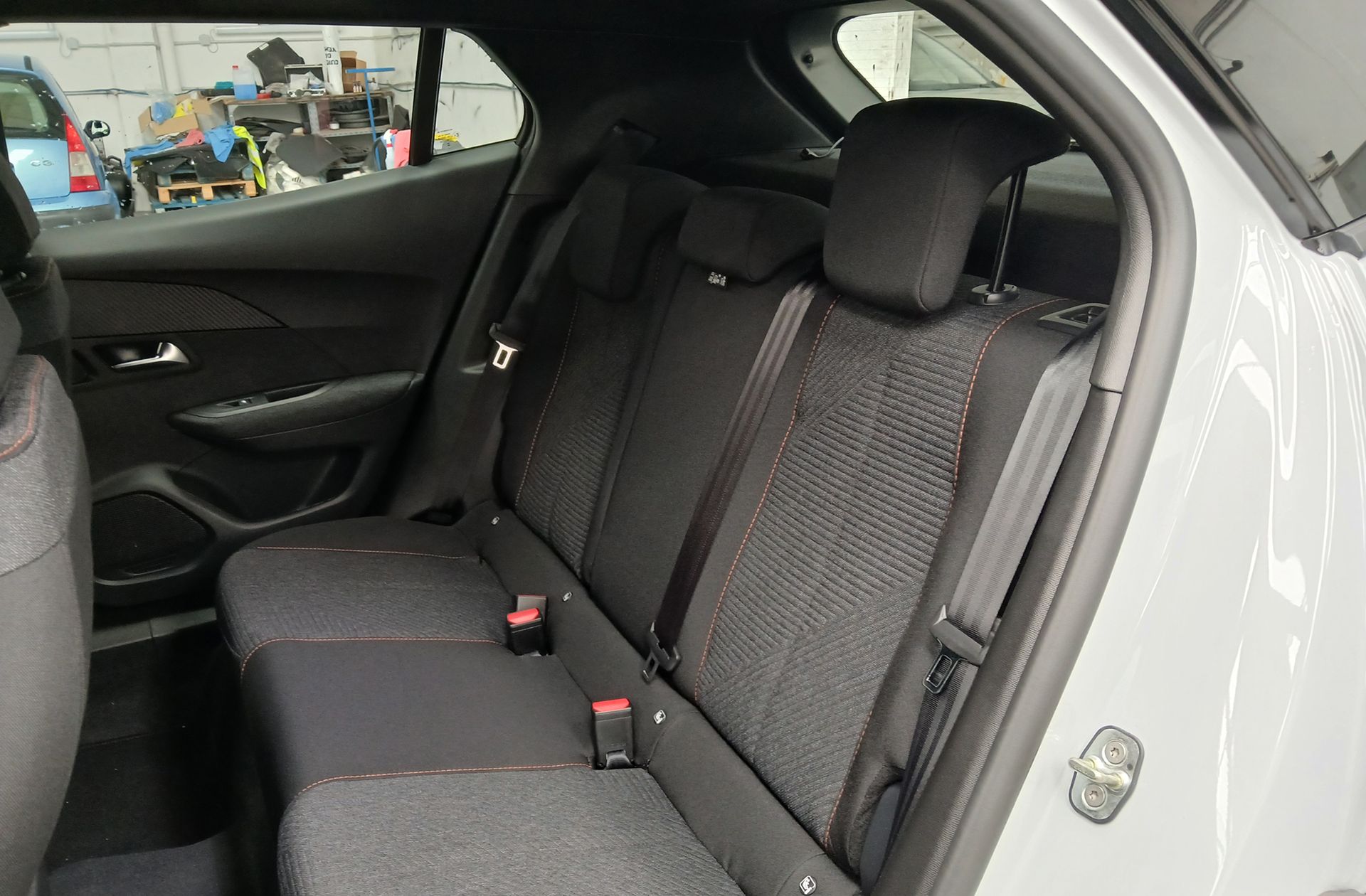 Peugeot 2008 Edition Hybrid eDCS6 - foto 12