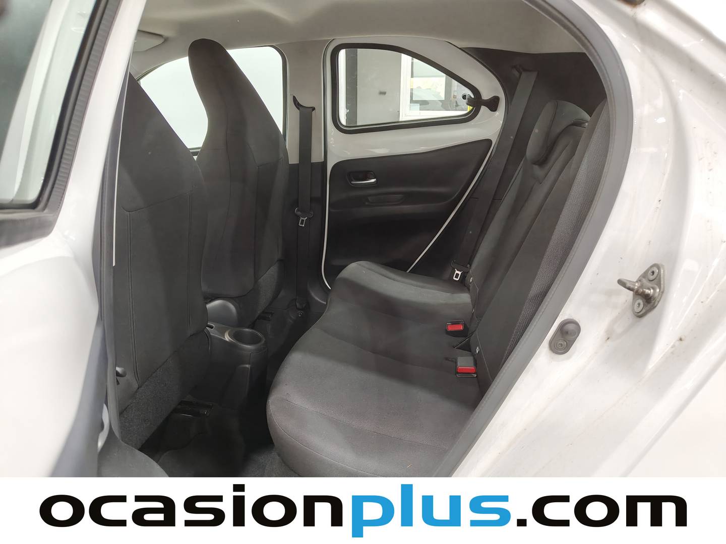 Foto asientos traseros Toyota Aygo X Cross Toyota Aygo X Cross 1.0 VVT-I Play (72 CV)