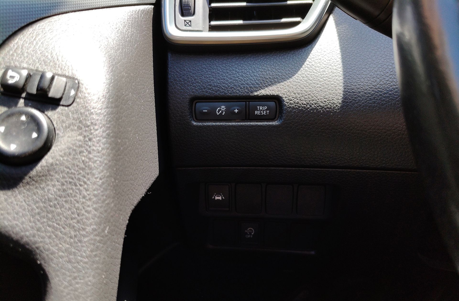 Nissan Qashqai DIG-T 115 N-Connecta - foto 23