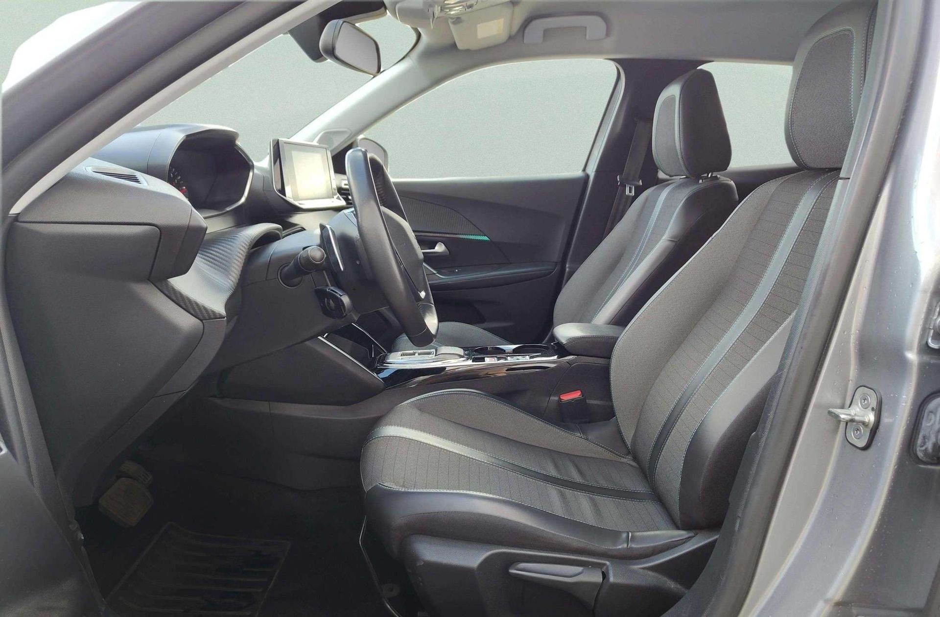 Peugeot 2008 PureTech 130 Allure EAT8 - foto 14