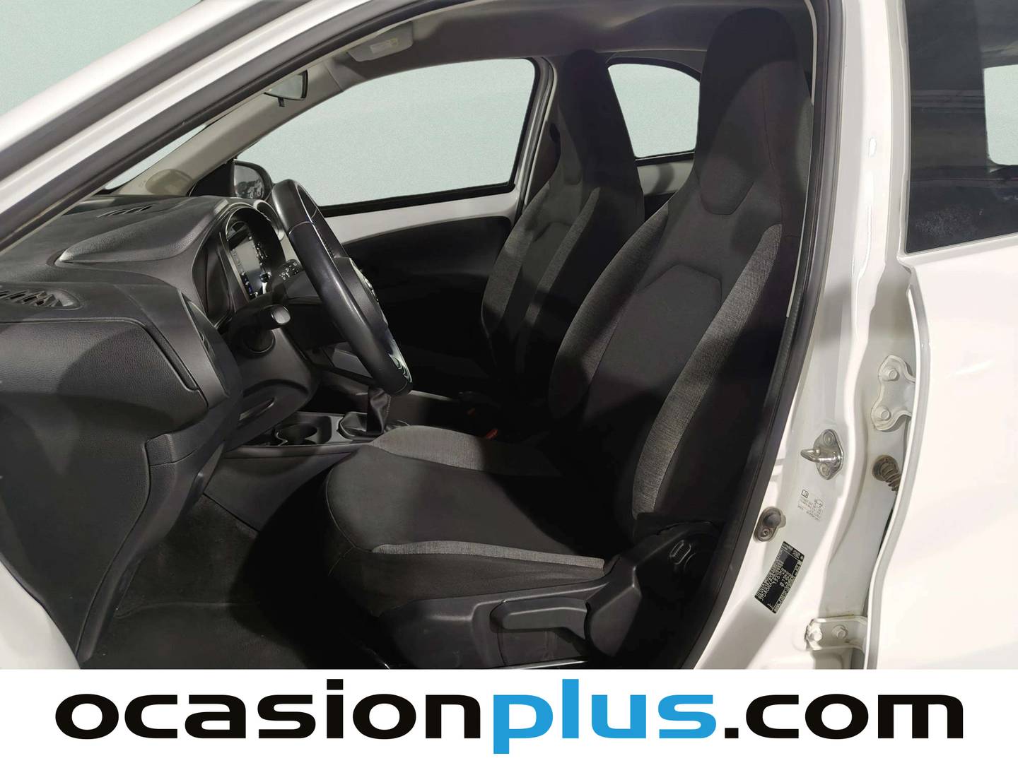 Foto asientos delanteros Toyota Aygo X Cross Toyota Aygo X Cross 1.0 VVT-I Play (72 CV)