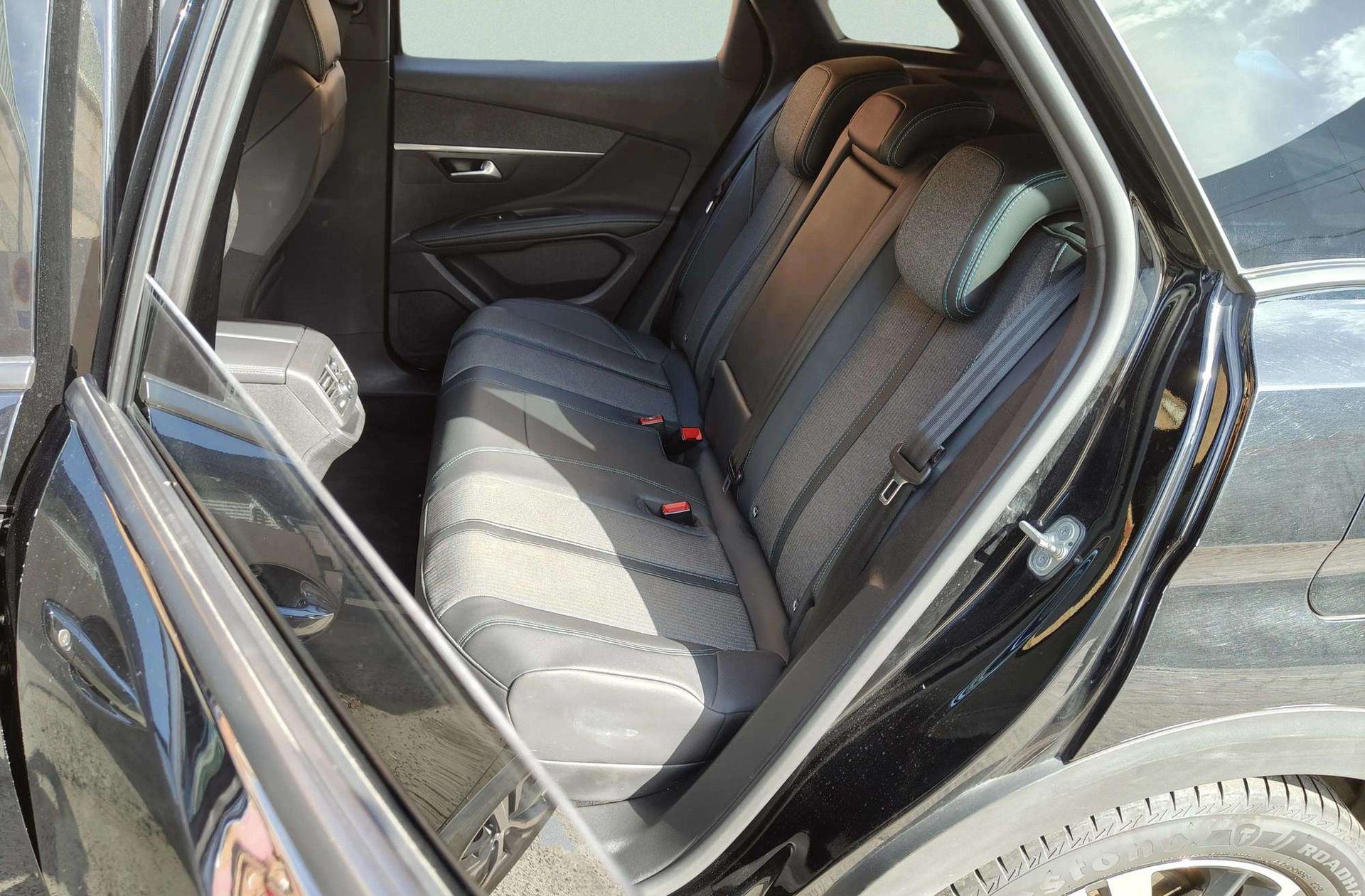 Peugeot 3008 300 Allure Pack e-EAT8 - foto 12