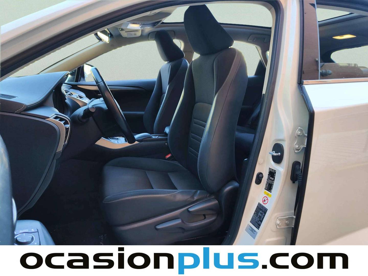 Foto asientos delanteros Lexus NX Lexus NX NX 300h Sport Edition 2WD (197 CV)