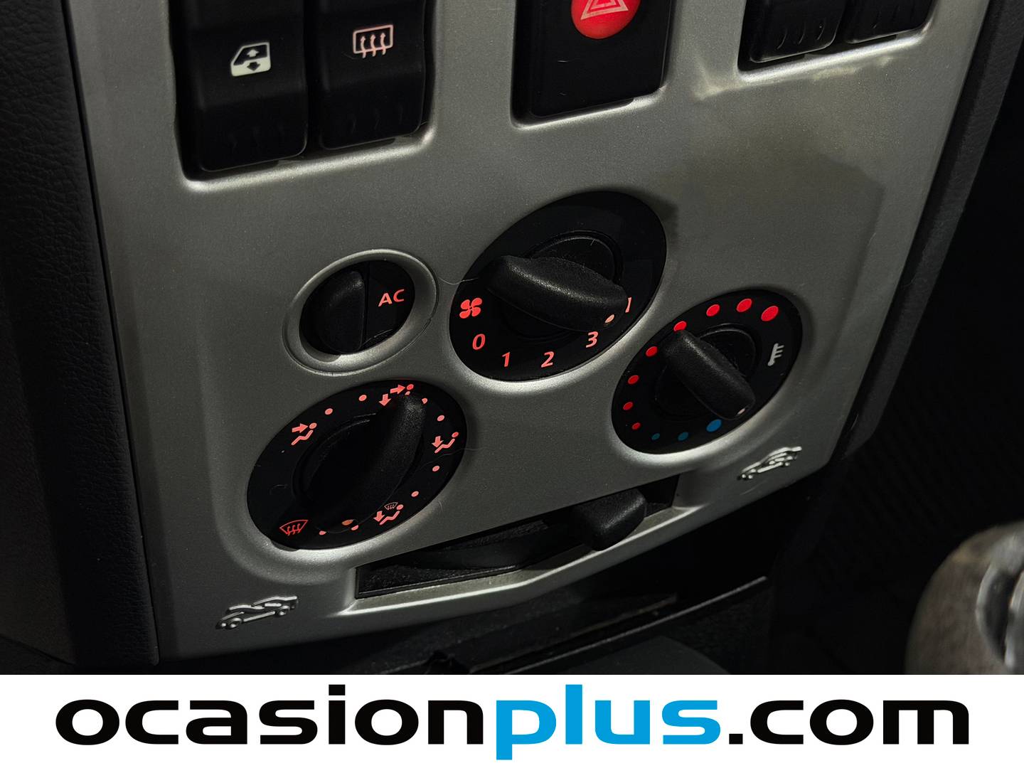 Extras y acabados del Dacia Logan Dacia Logan Laureate 1.5 dCi  (70 CV)