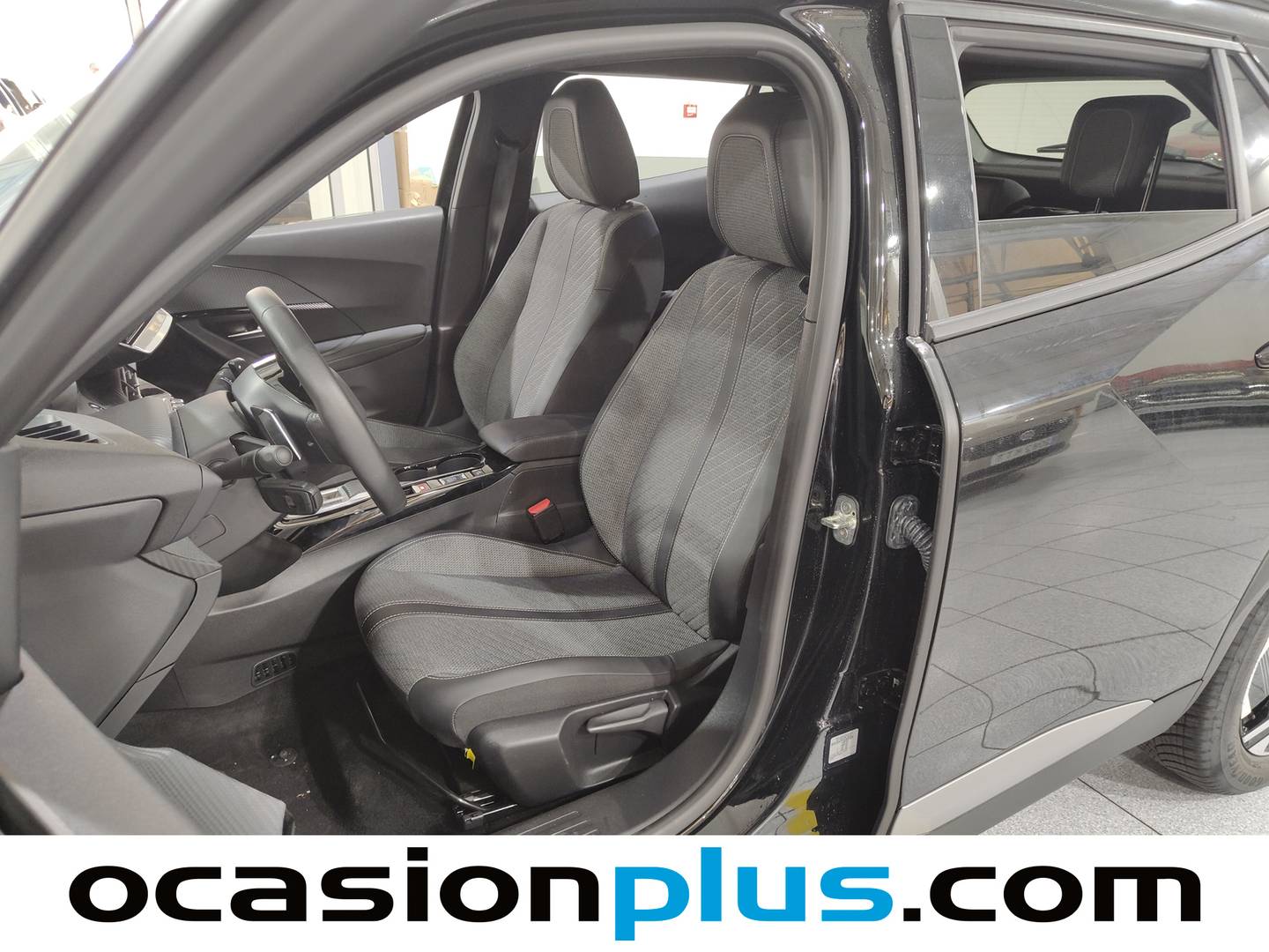 Foto Peugeot 2008 Peugeot 2008 Allure Hybrid eDCS6  (136 CV)