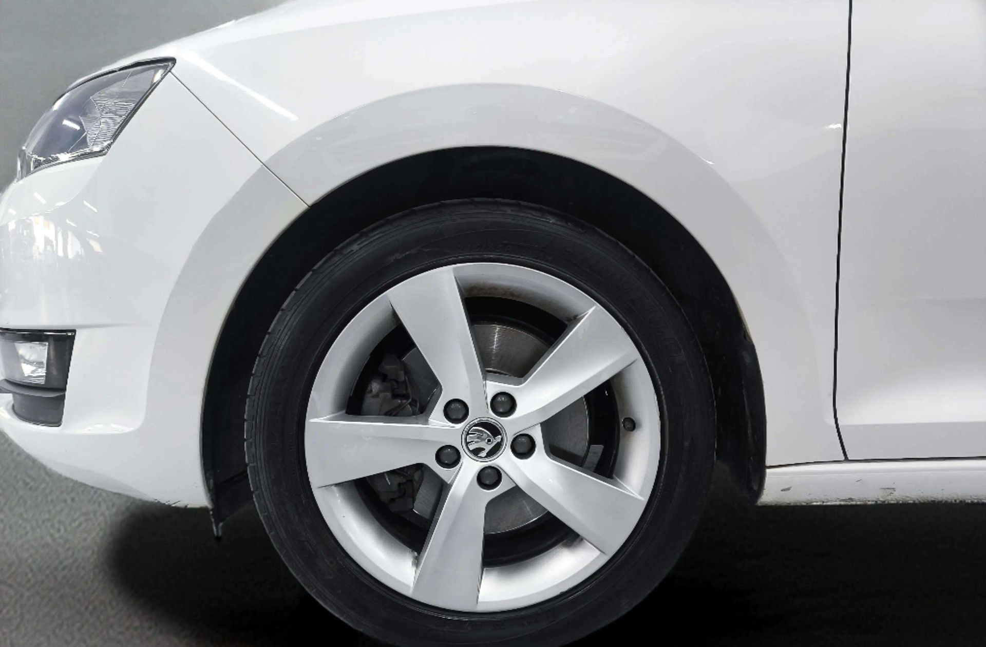 Škoda Spaceback 1.4 TSI Like DSG - foto 31