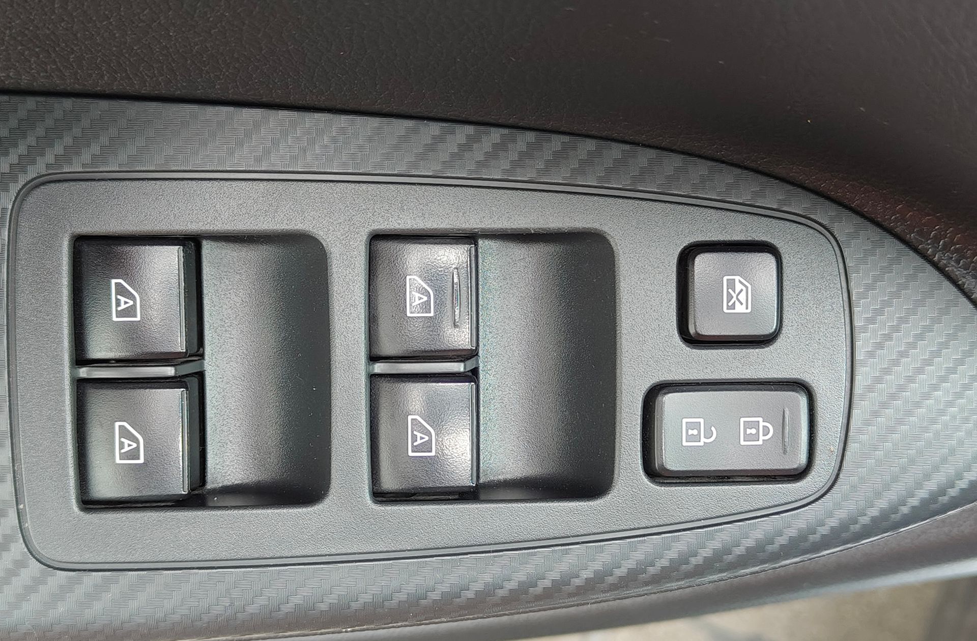 Mitsubishi Eclipse Cross 2.4 PHEV Kaiteki 4WD - foto 39