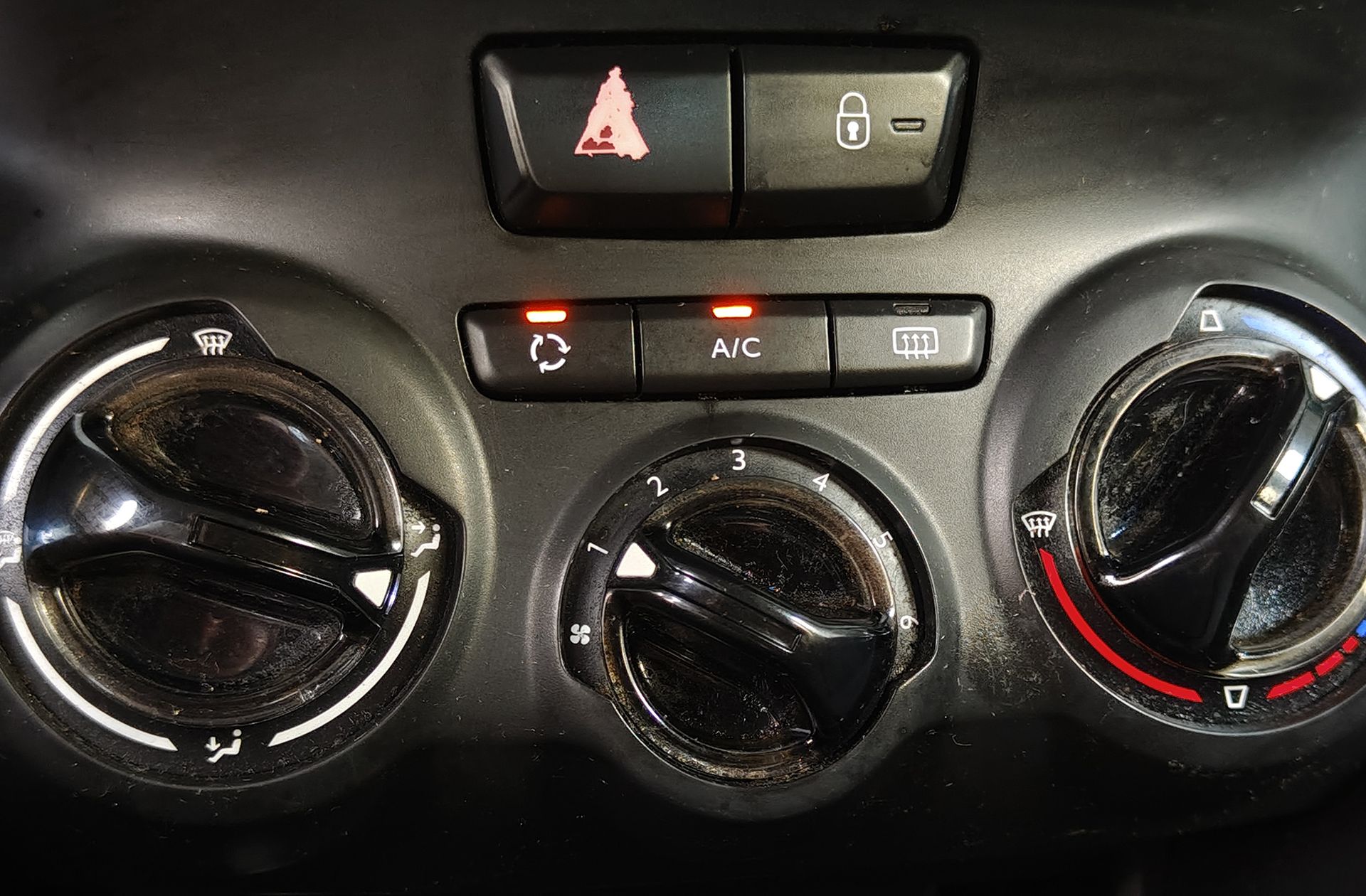 Peugeot 208 1.6 BlueHDi Style S - foto 25
