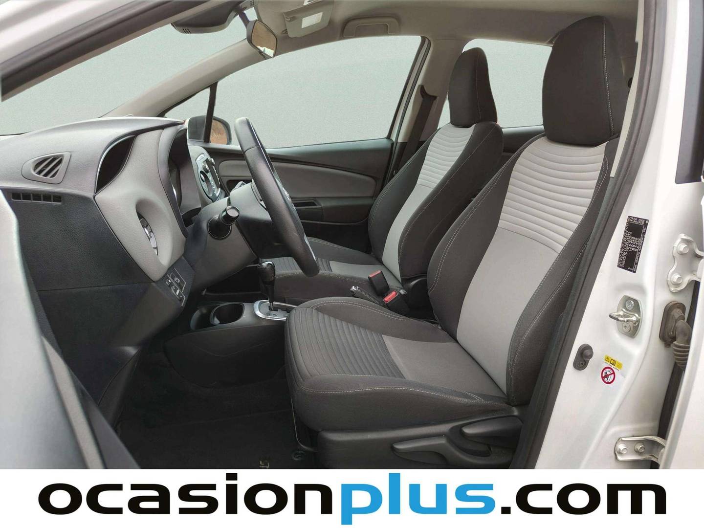 Foto asientos delanteros Toyota Yaris Toyota Yaris 1.5 100H Active Tech (100 CV)