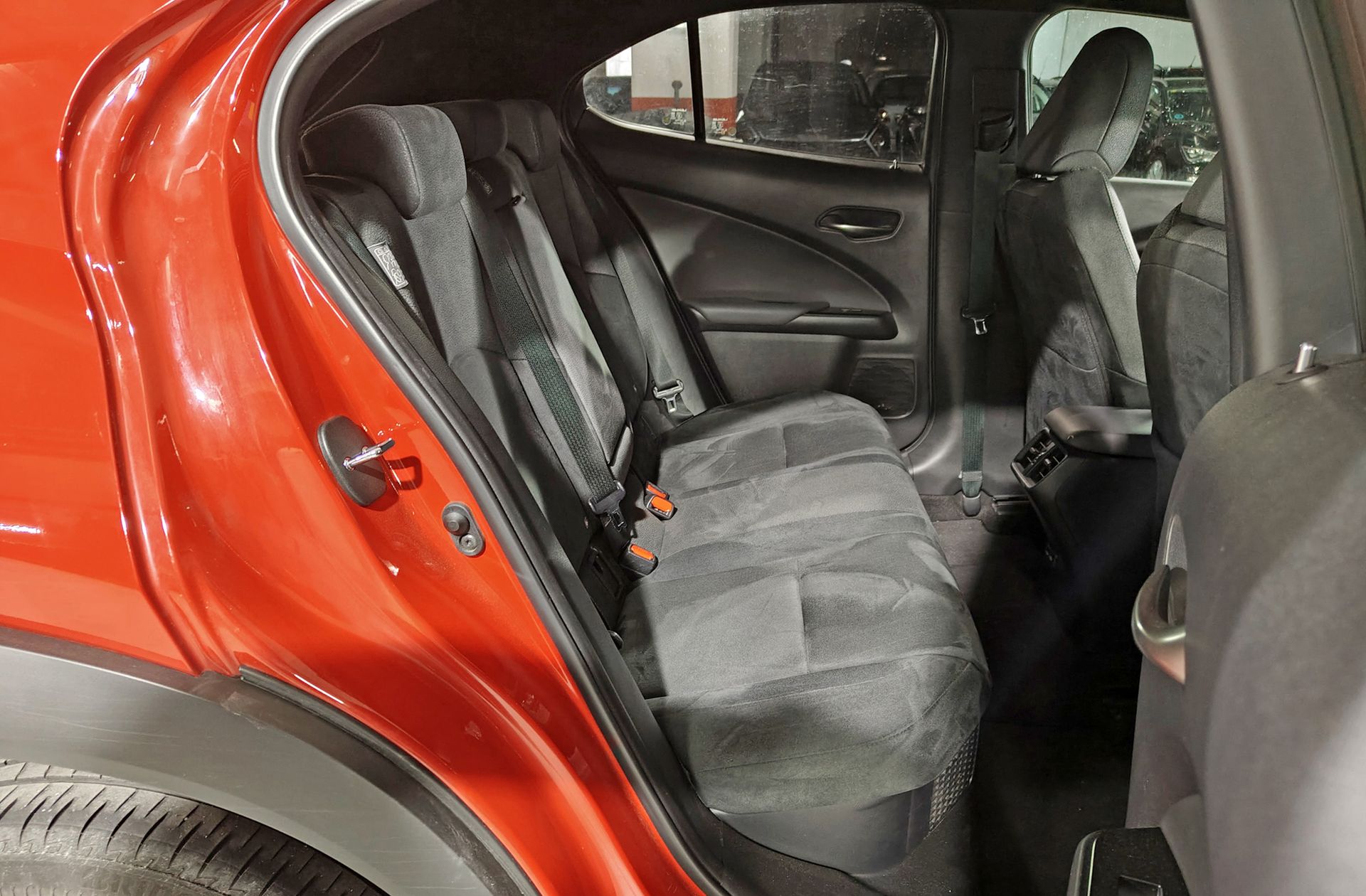 Lexus UX 250h Premium - foto 13