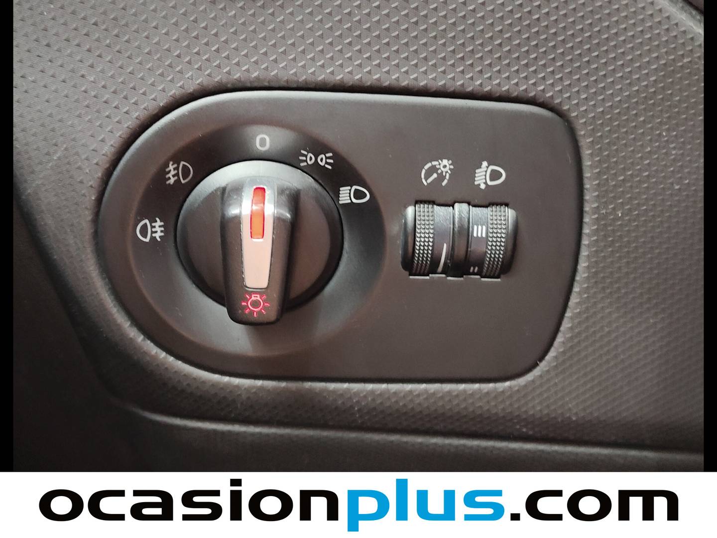 Extras y acabados del Seat León Seat León 1.6 TDI Reference Copa (105 CV)
