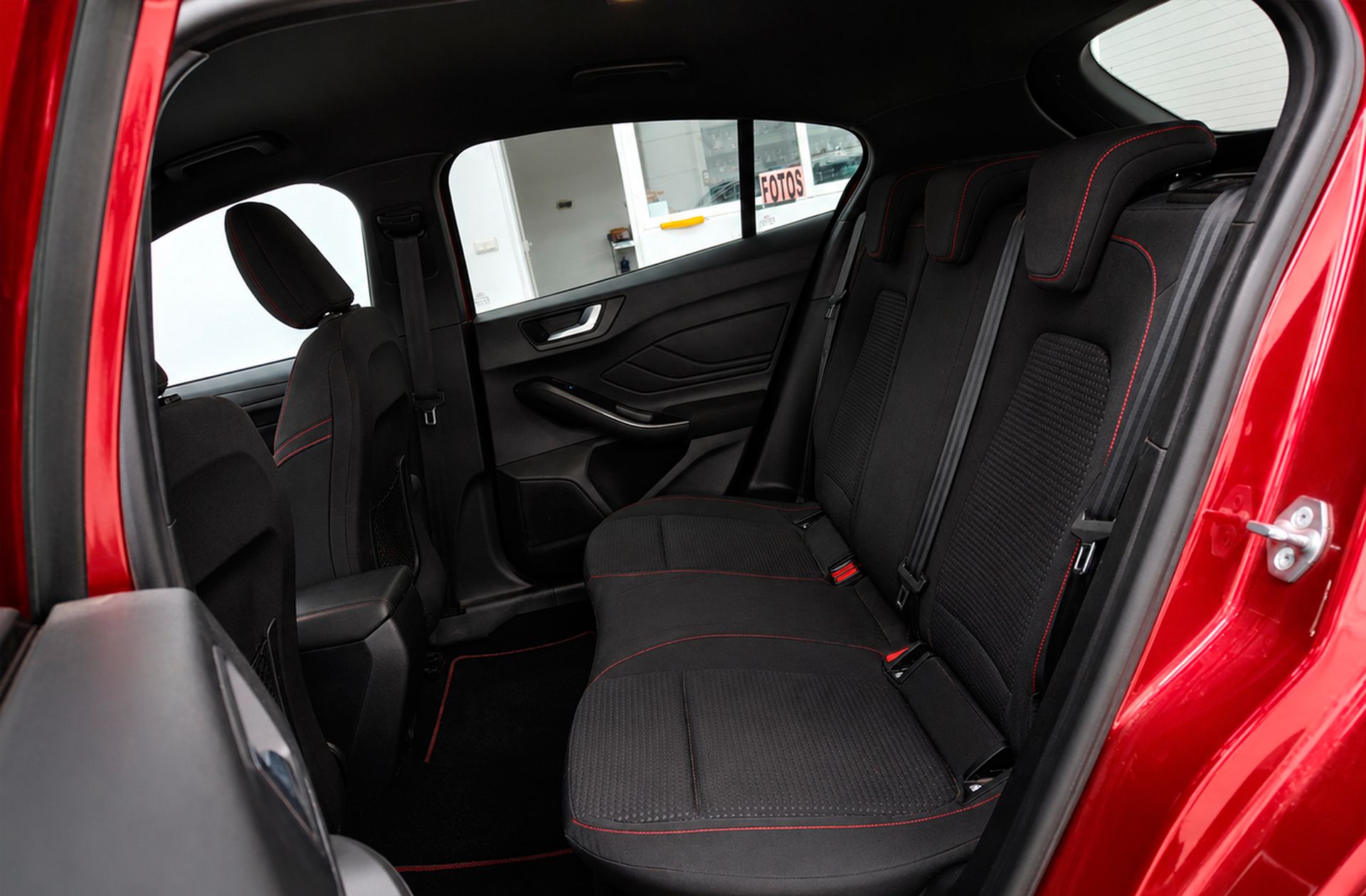 Ford Focus 1.0 EcoBoost ST-Line - foto 12
