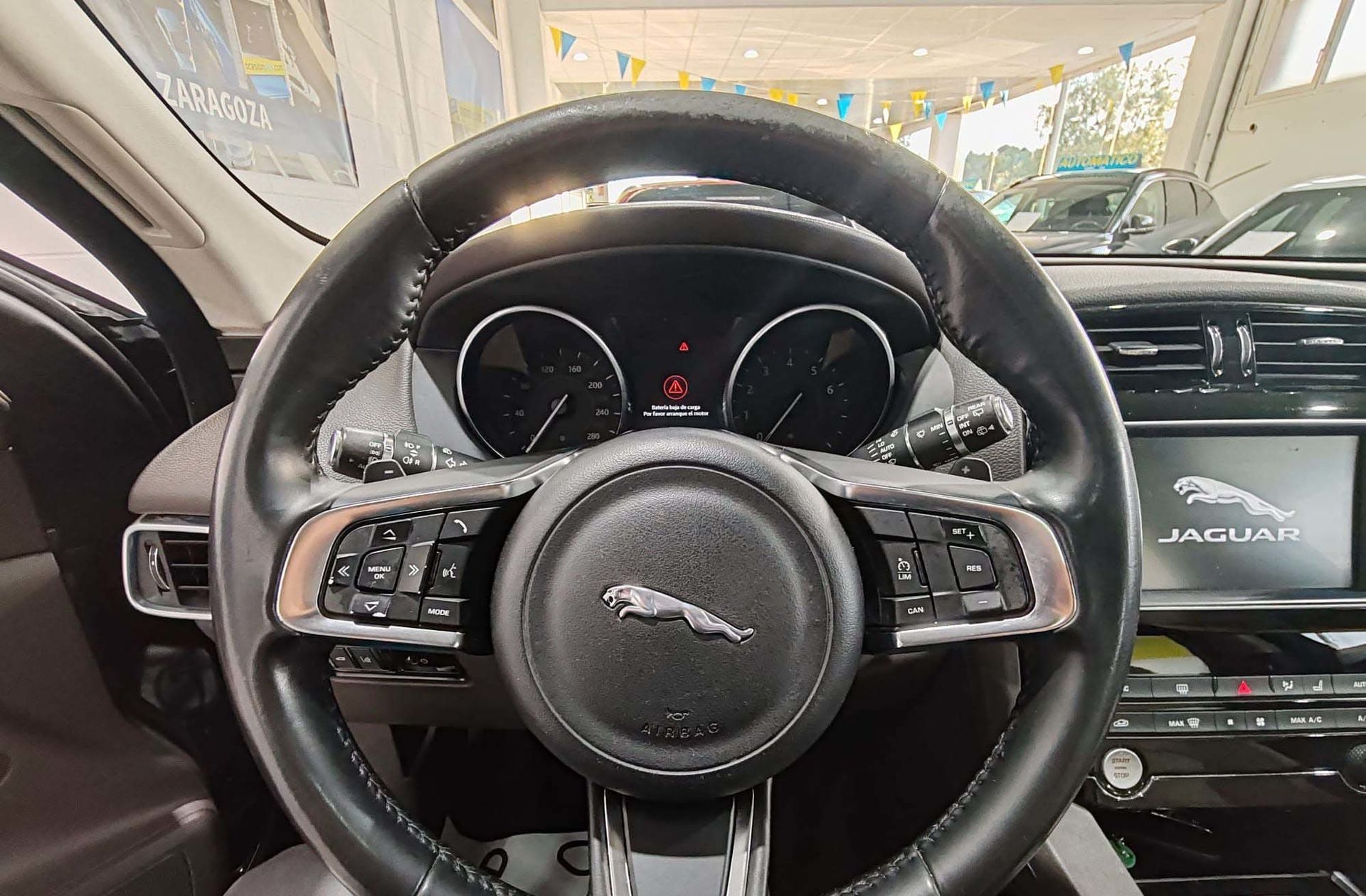 Jaguar F-Pace 2.0T i4 Prestige AWD - foto 24