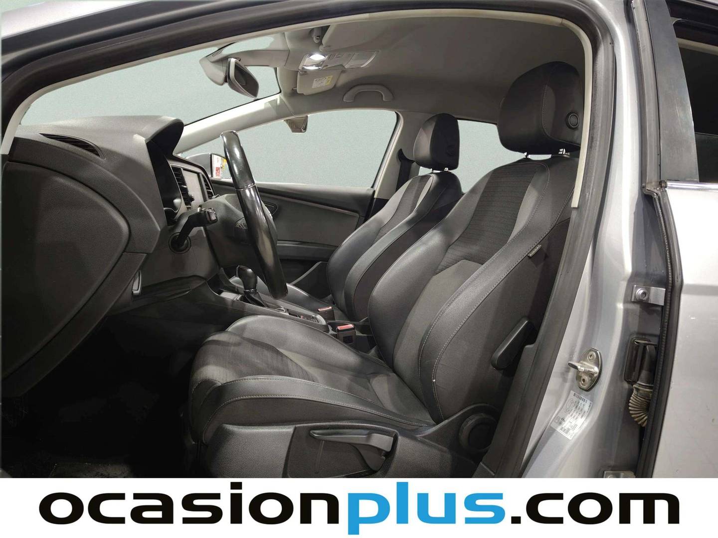 Foto asientos delanteros Seat León Seat León ST 1.5 EcoTSI S&S Xcellence DSG (150 CV)