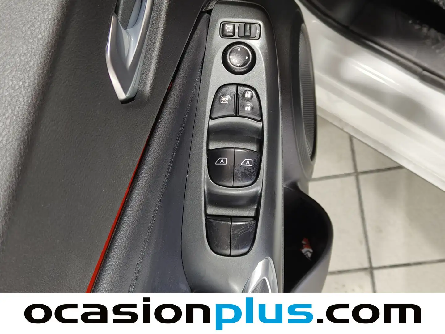 Foto Nissan JUKE Nissan Juke DIG-T N-Connecta 4x2 DCT (114 CV)