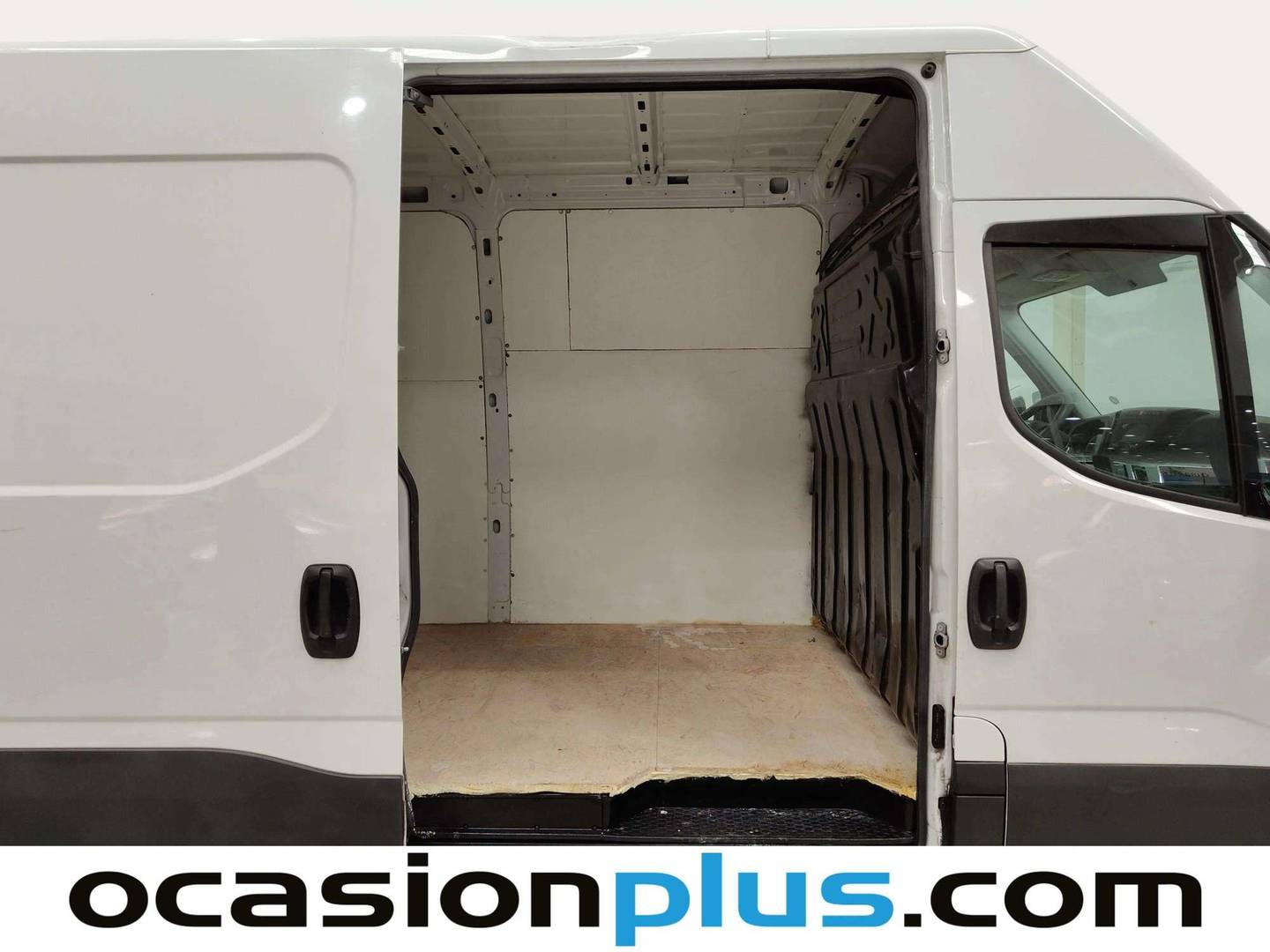 Foto asientos traseros Iveco Daily Iveco Daily Furgon  35S 16 V 3520/H2 A8 (156 CV)