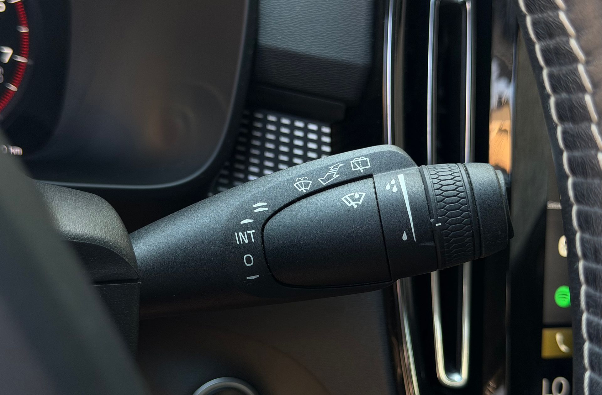 Volvo XC40 T3 R-Design - foto 29