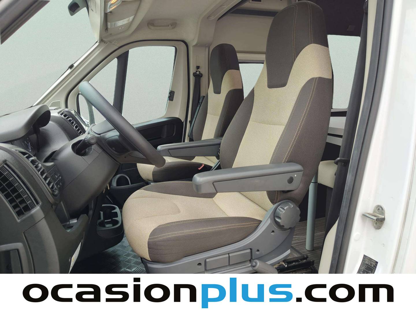 Foto asientos delanteros McLouis Menfys 3 McLouis Menfys 3 Maxi (140 CV) 4 PLAZAS