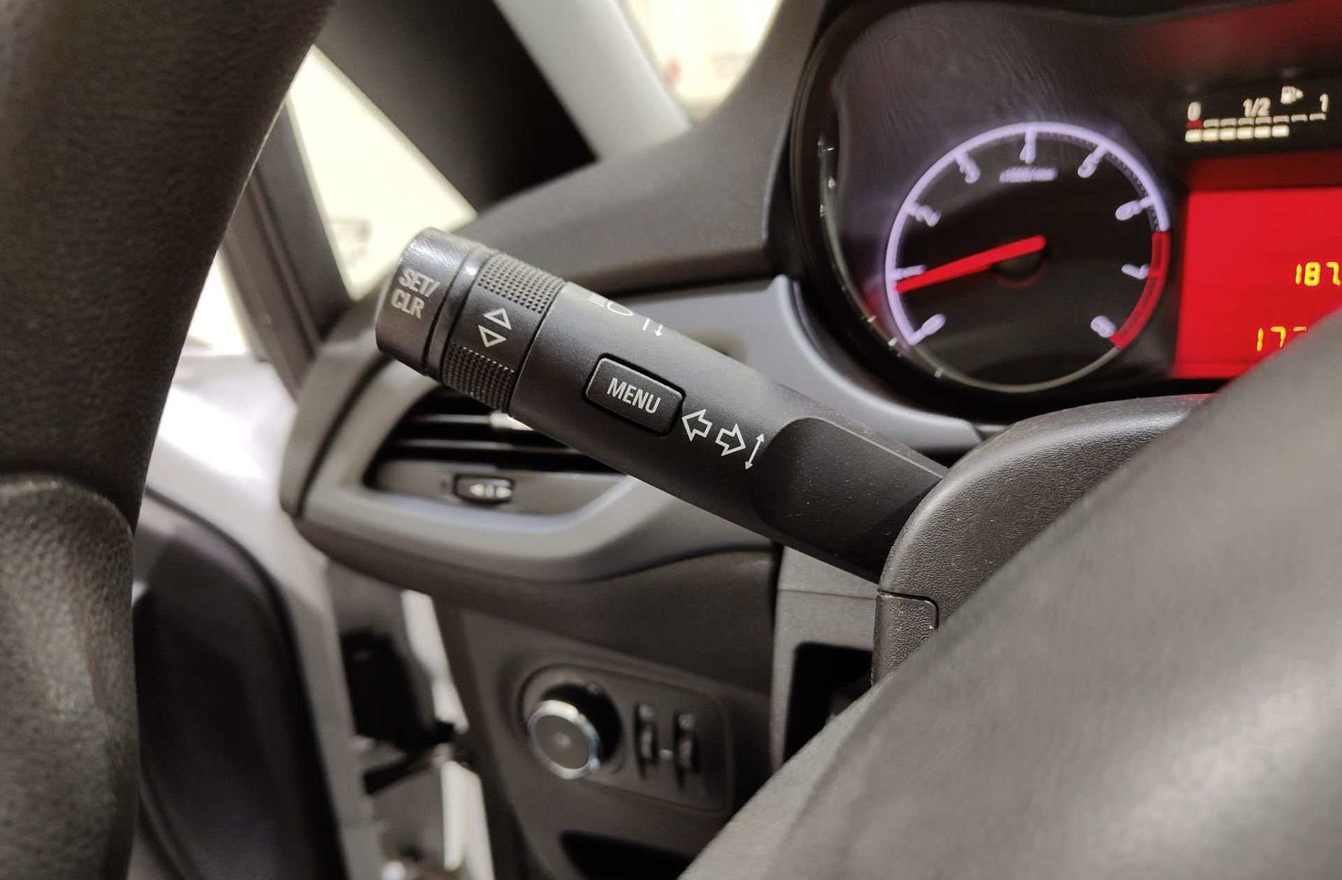 Opel Corsa 1.4 Expression - foto 20