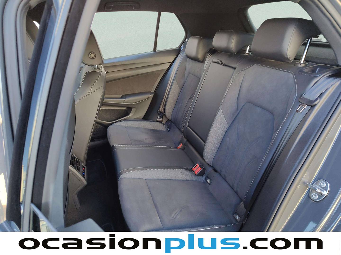 Foto asientos traseros Volkswagen Golf Volkswagen Golf 1.5 eTSI  (116 CV) DSG