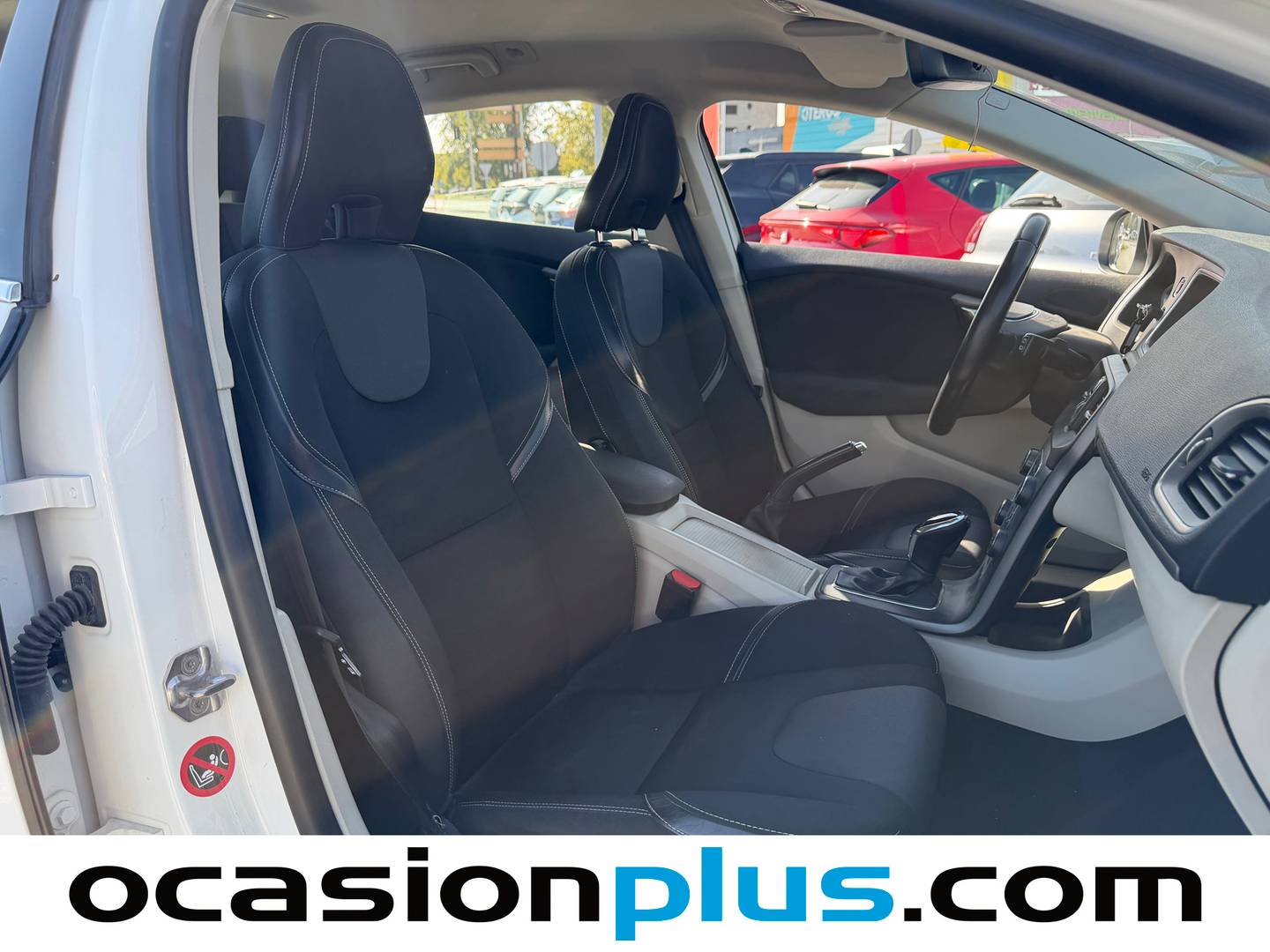 Foto Volvo V40 Volvo V40 D3 Momentum Auto (150 CV)