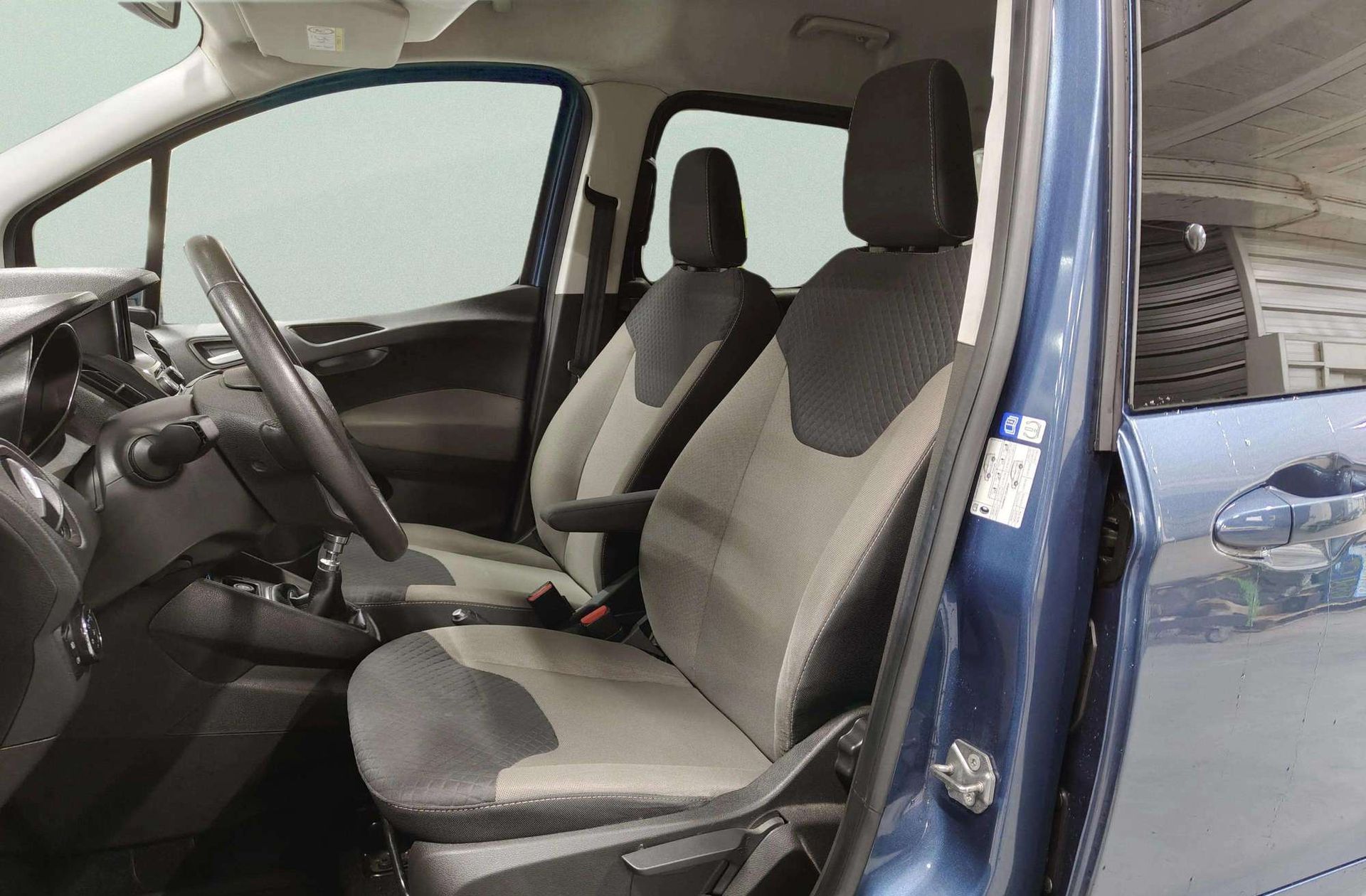 Ford Tourneo Courier 1.5 TDCi Titanium - foto 12