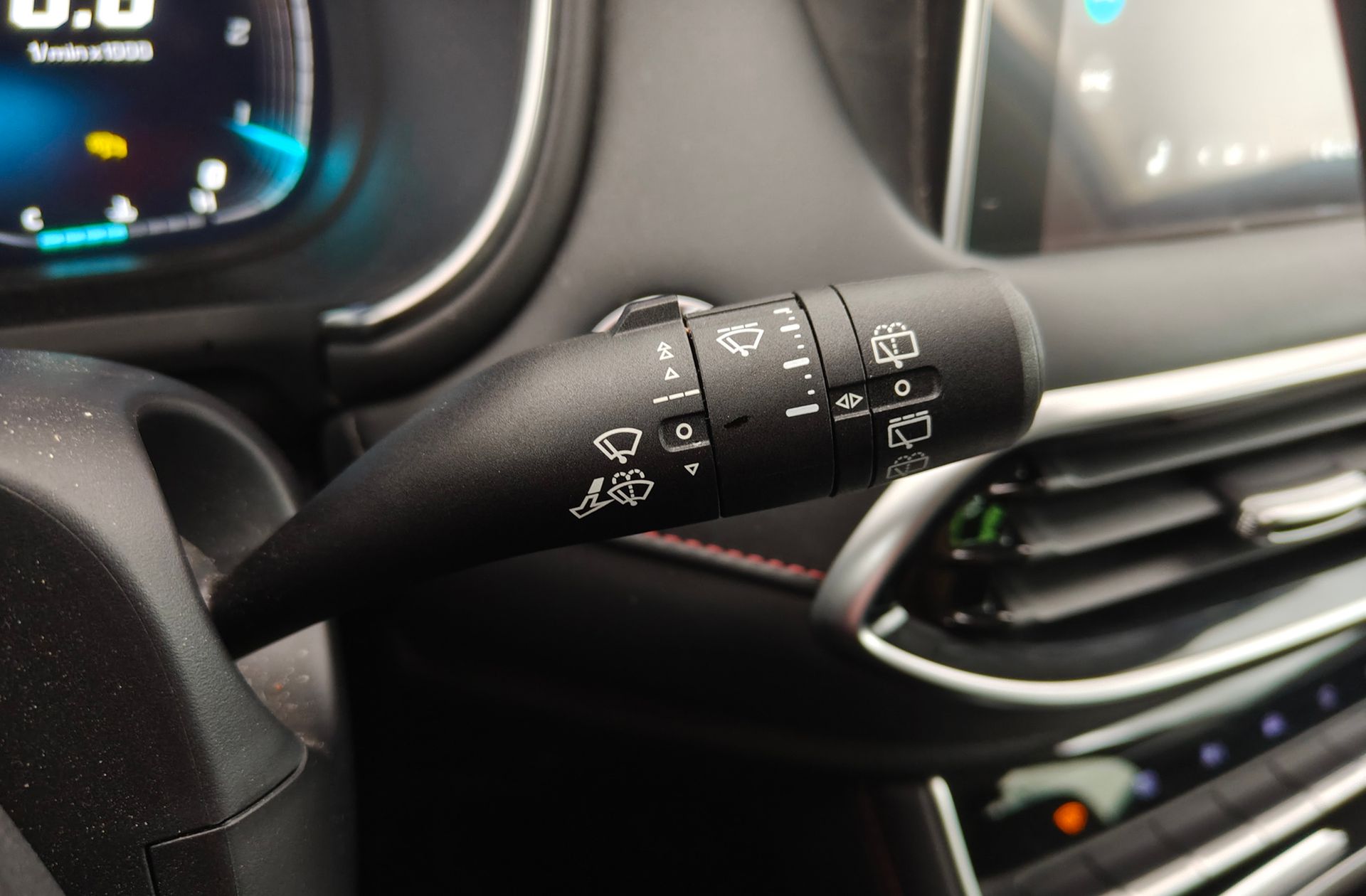 MG HS 1.5 Turbo GDI Comfort DCT - foto 23