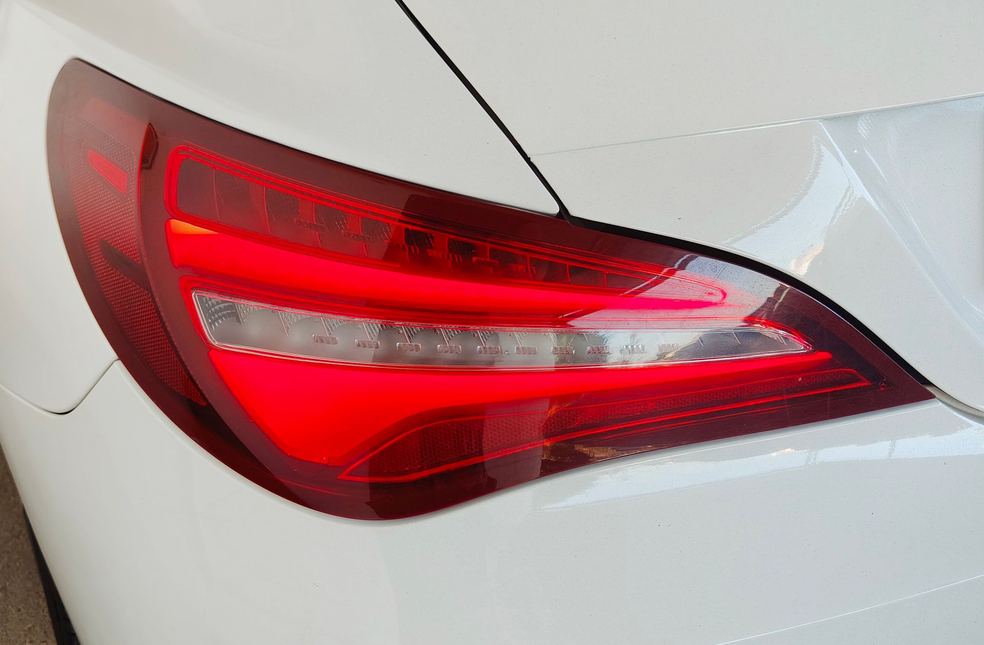 Mercedes-Benz CLA Shooting Brake 200 Pack AMG - foto 14