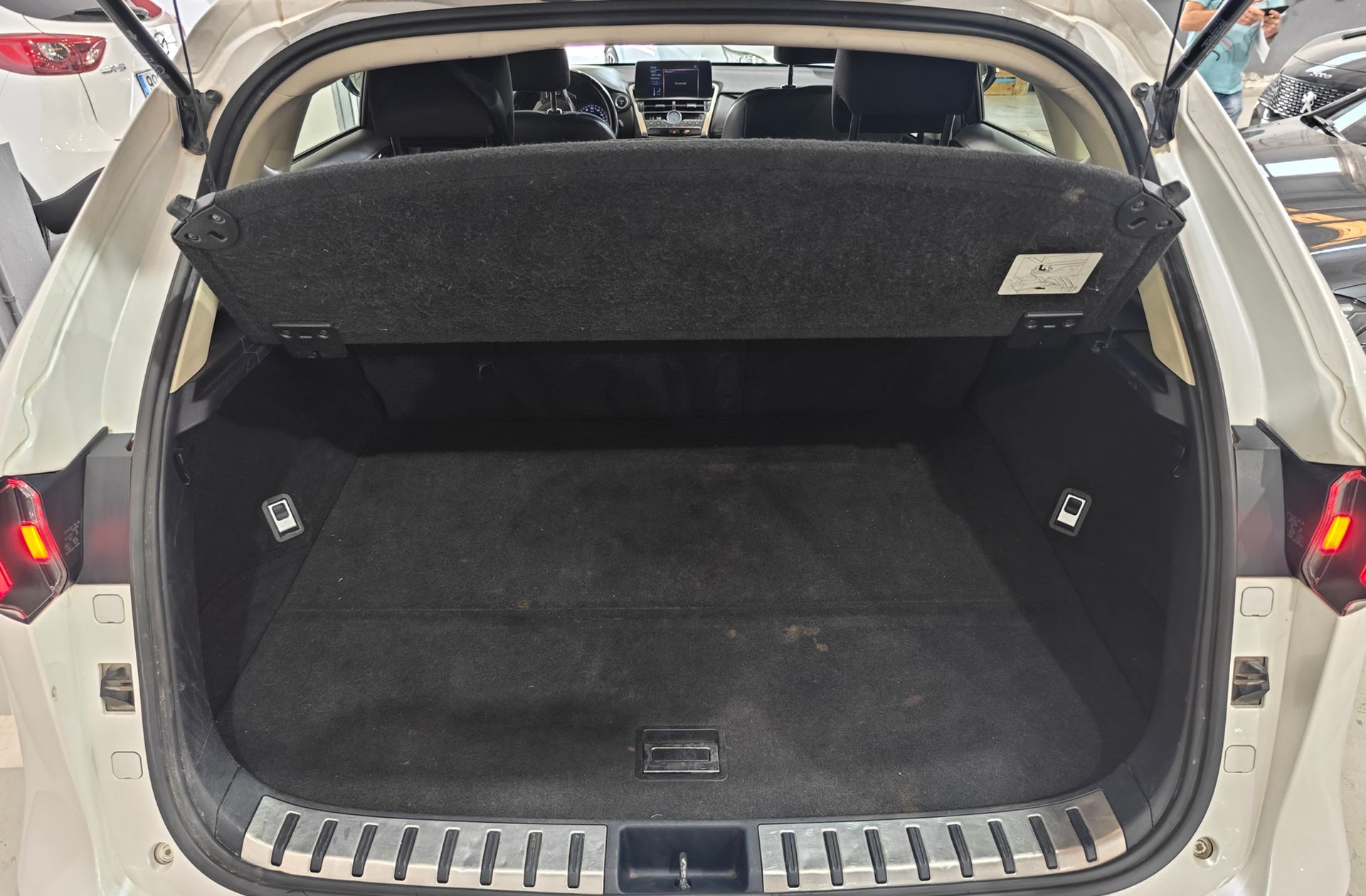 Lexus NX 300h Business 2WD - foto 15